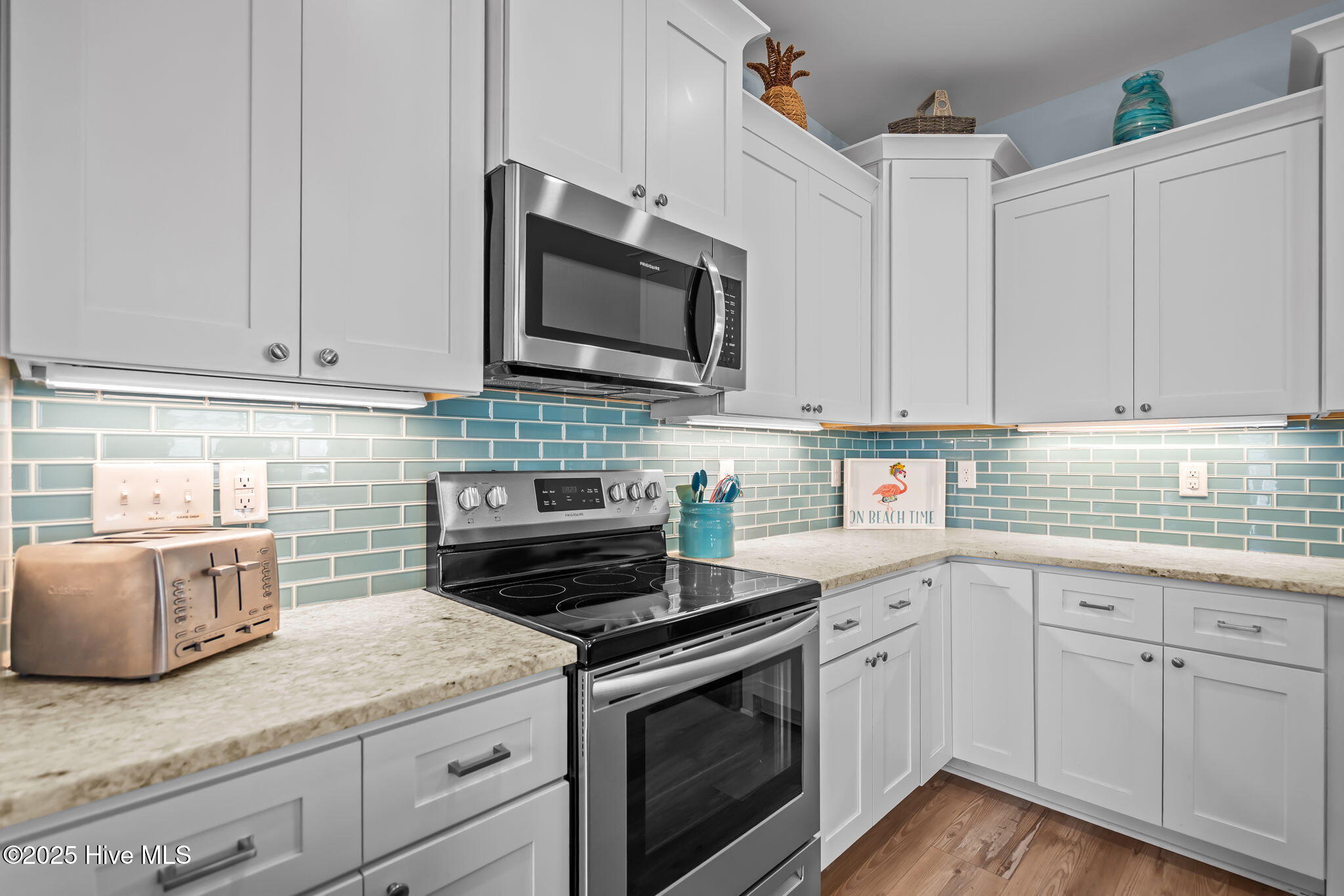 100538696 | Photo 14