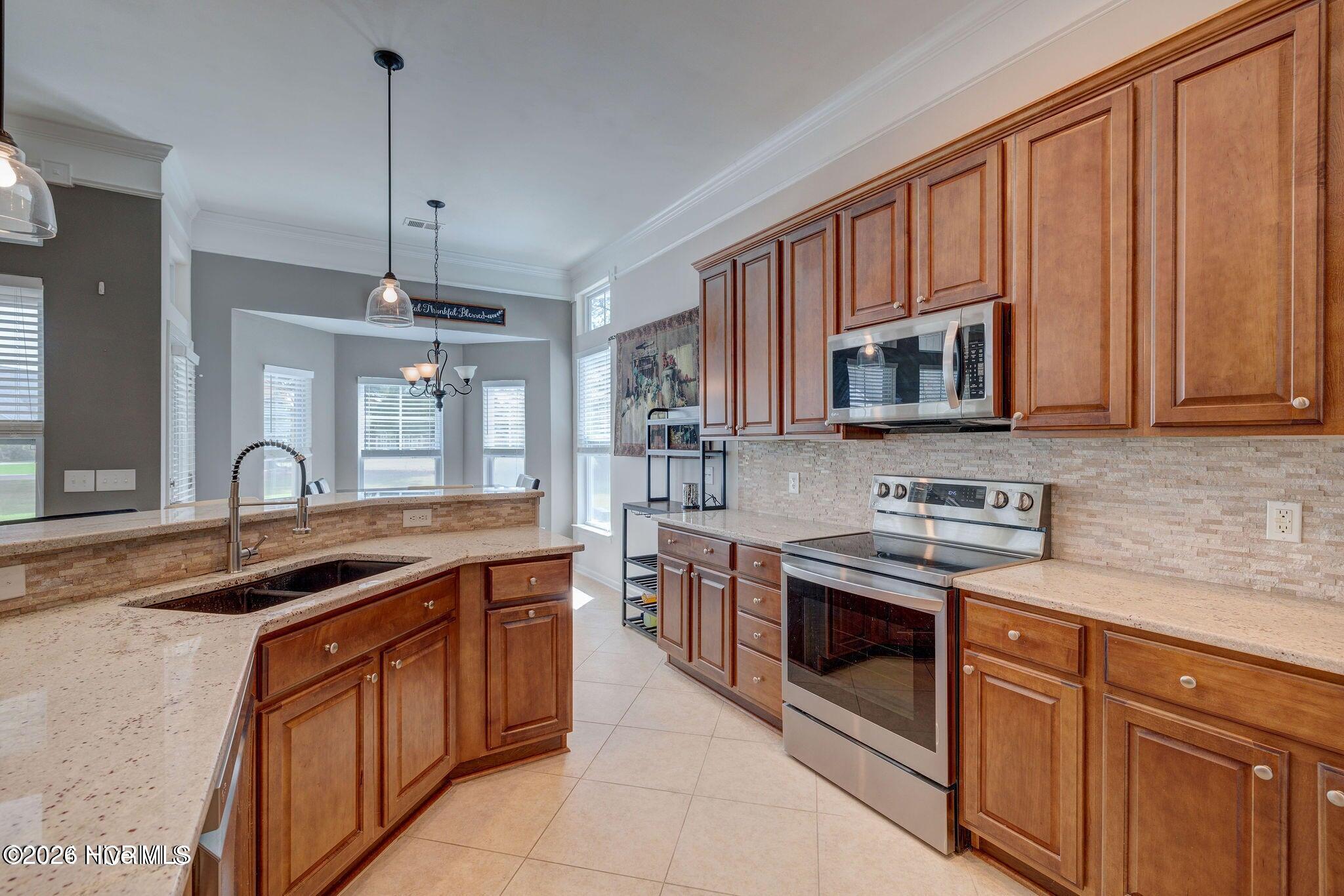 100549194 | Photo 15