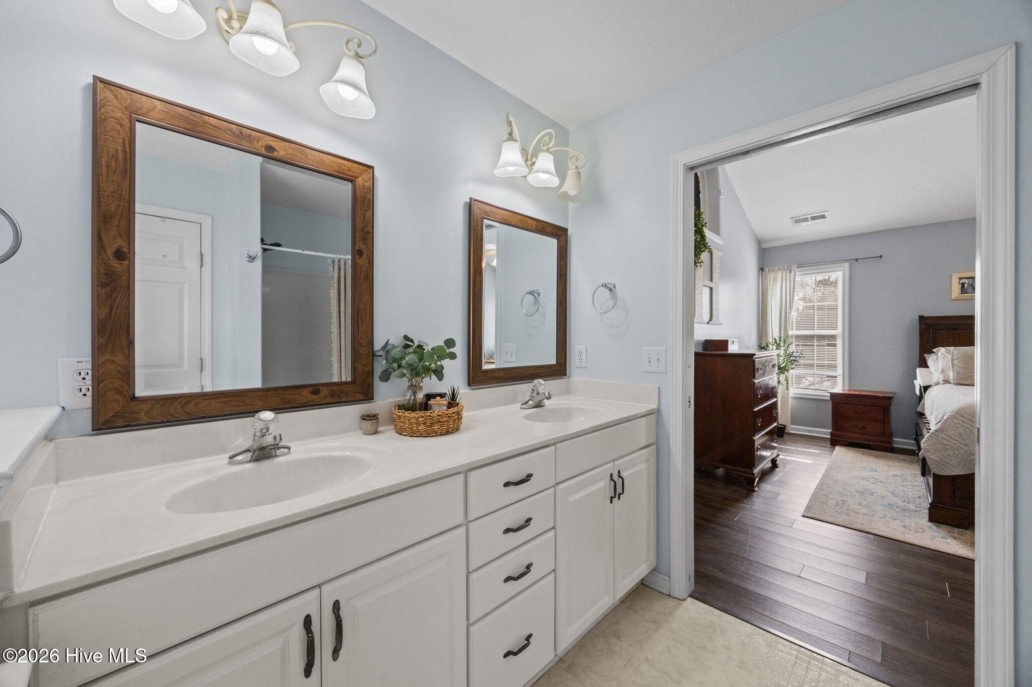 100558634 | Photo 24