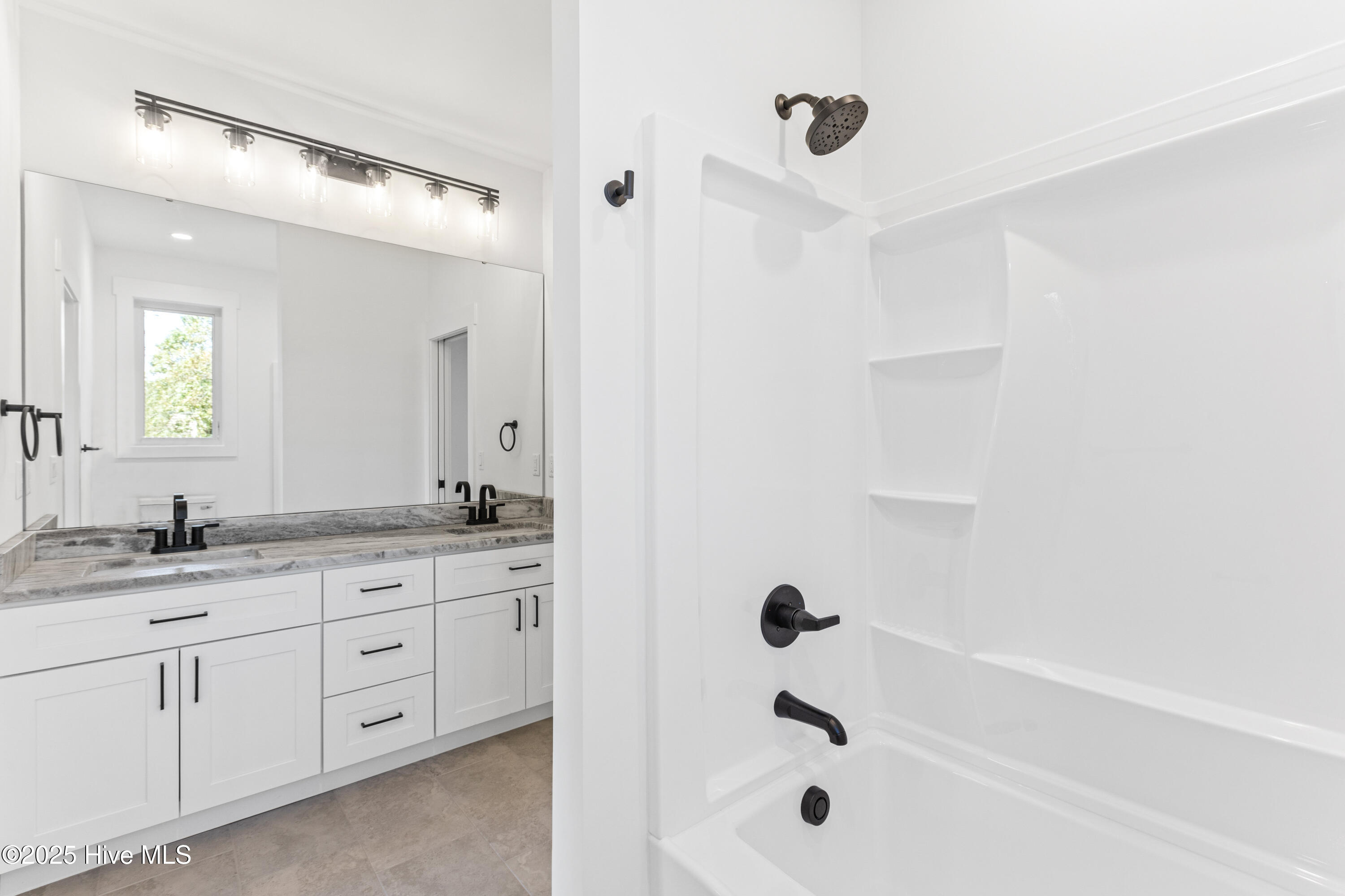 100535066 | Photo 33