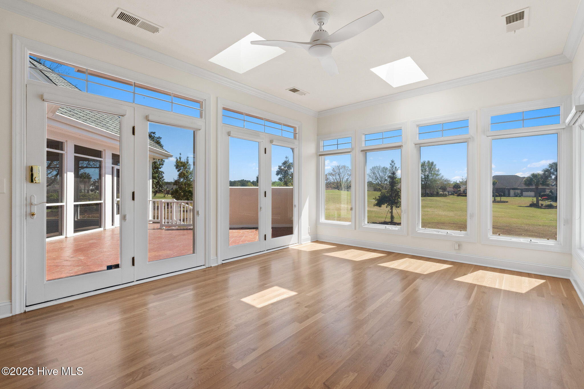 100564967 | Photo 36