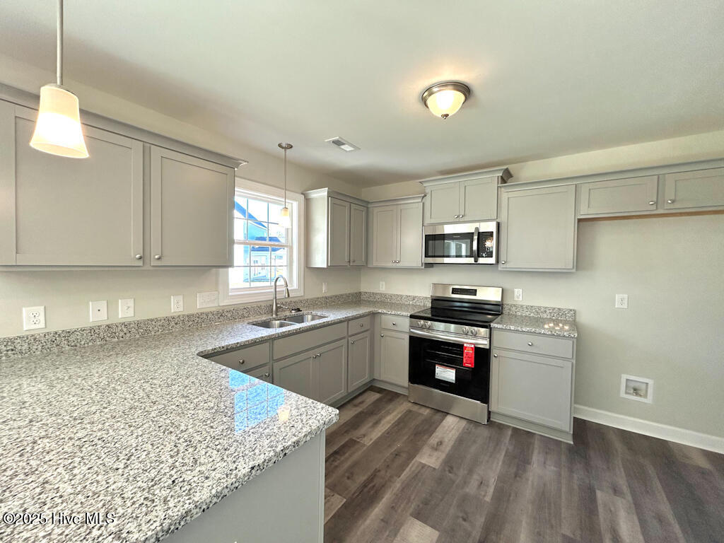 100522235 | Photo 24