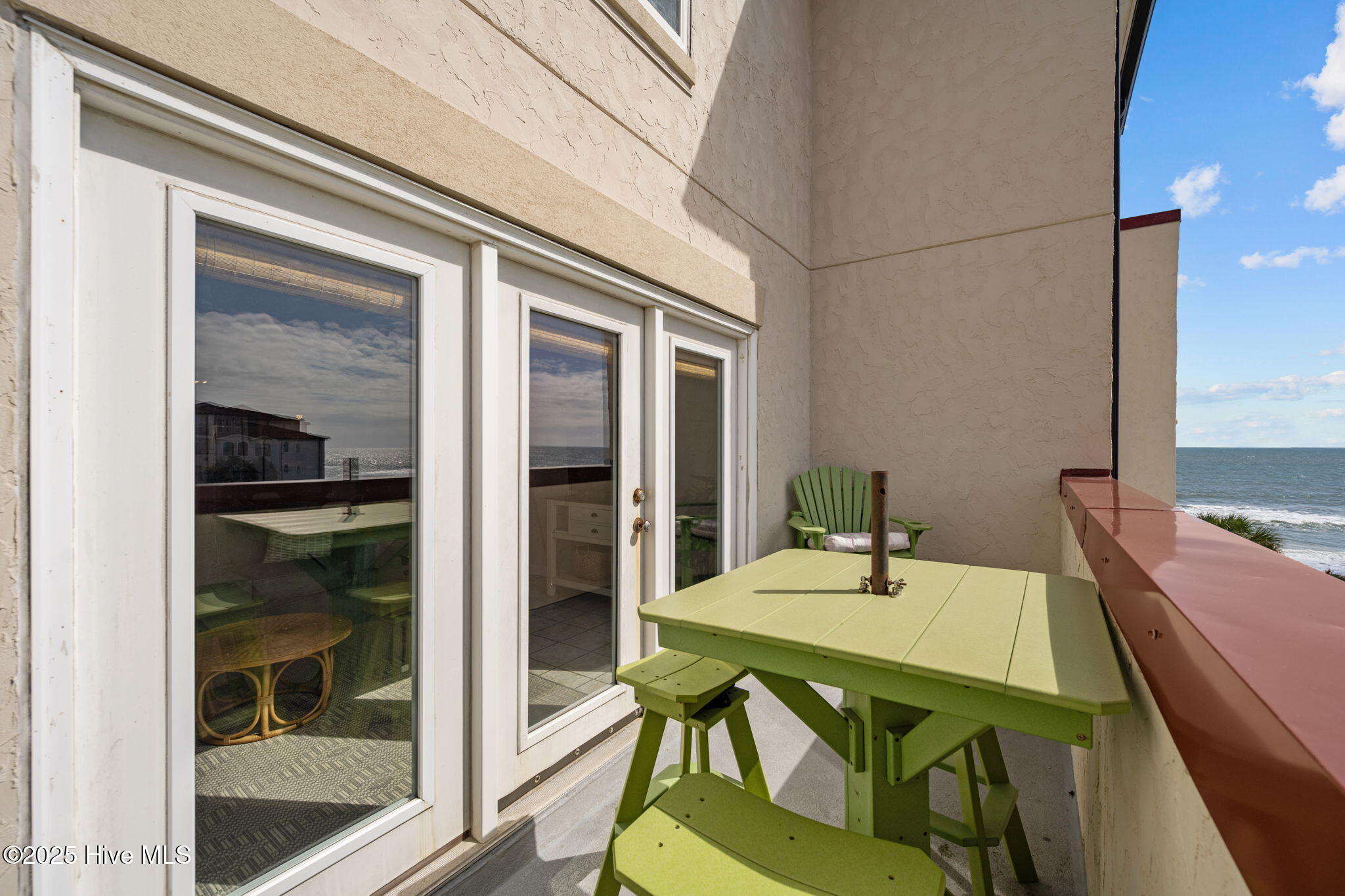 100536613 | Photo 12