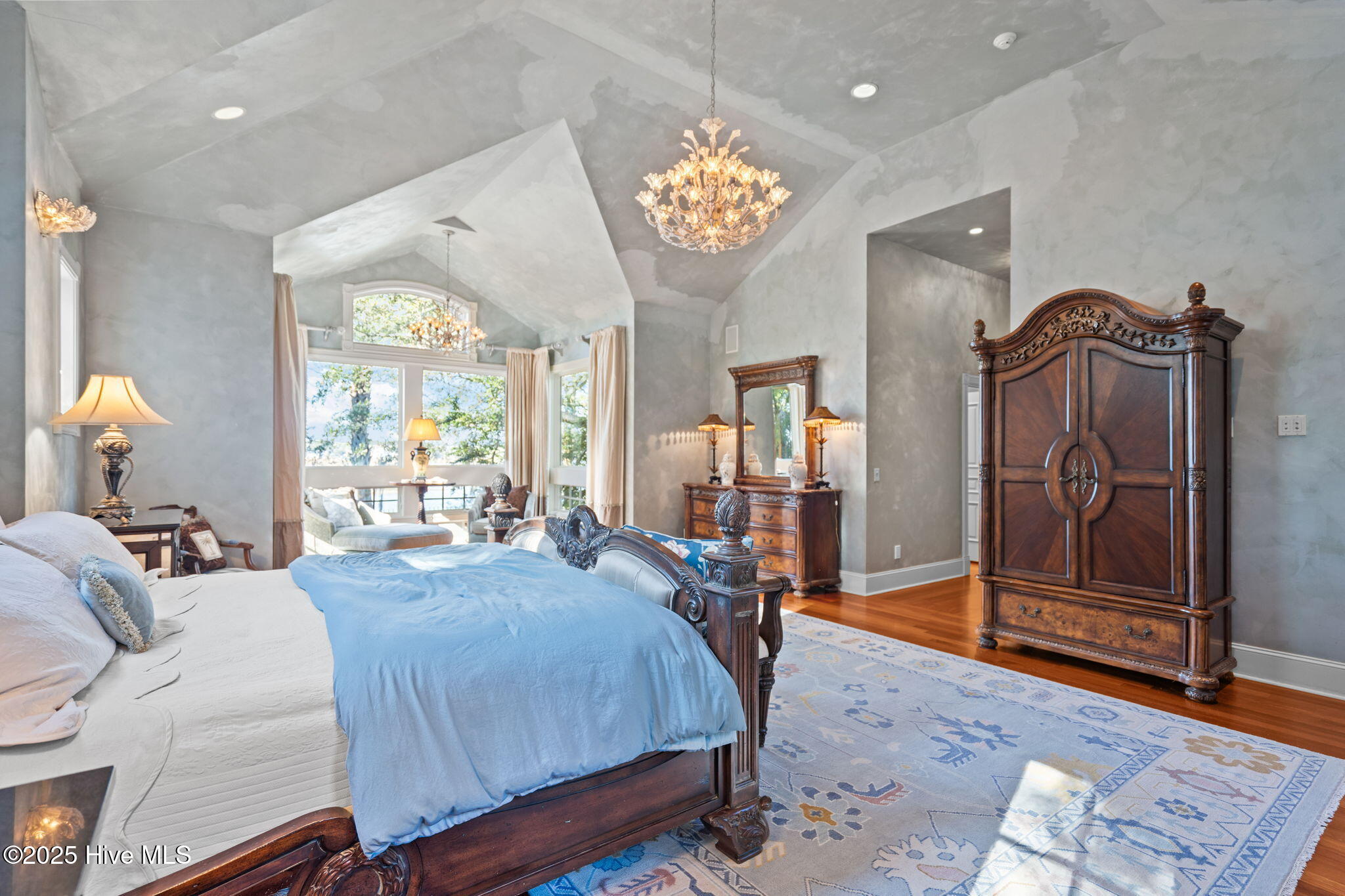 100547936 | Photo 38