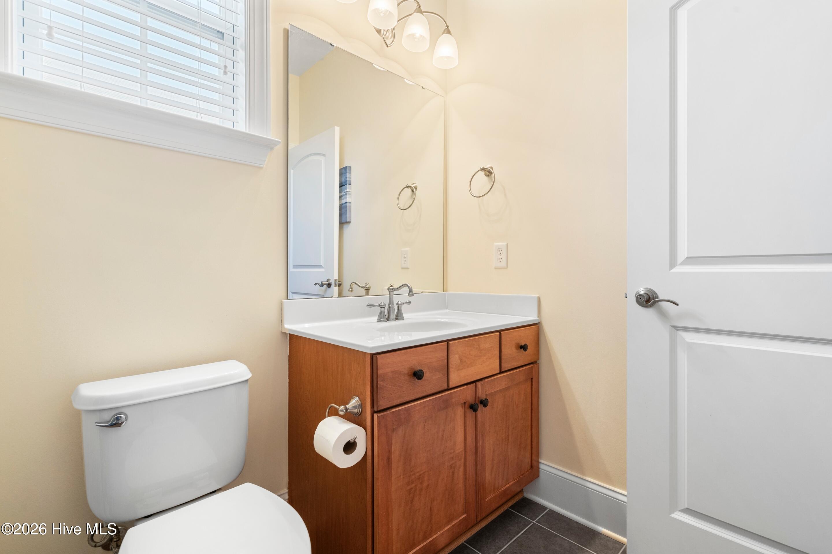 100550560 | Photo 46