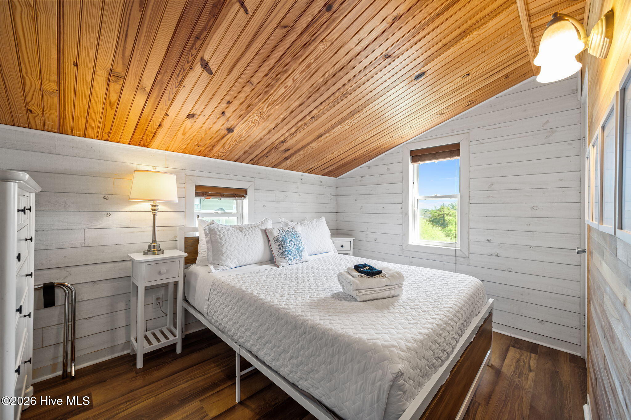 100569093 | Photo 44