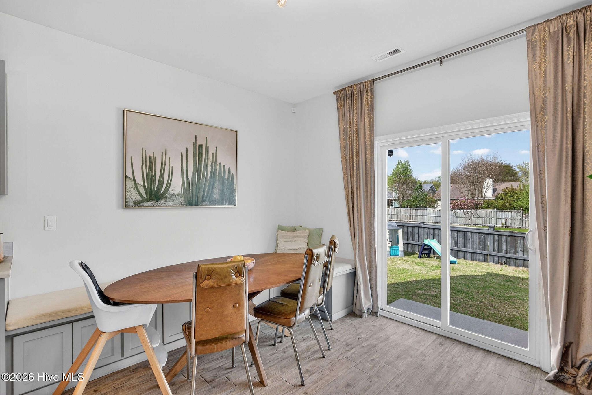 100562313 | Photo 16