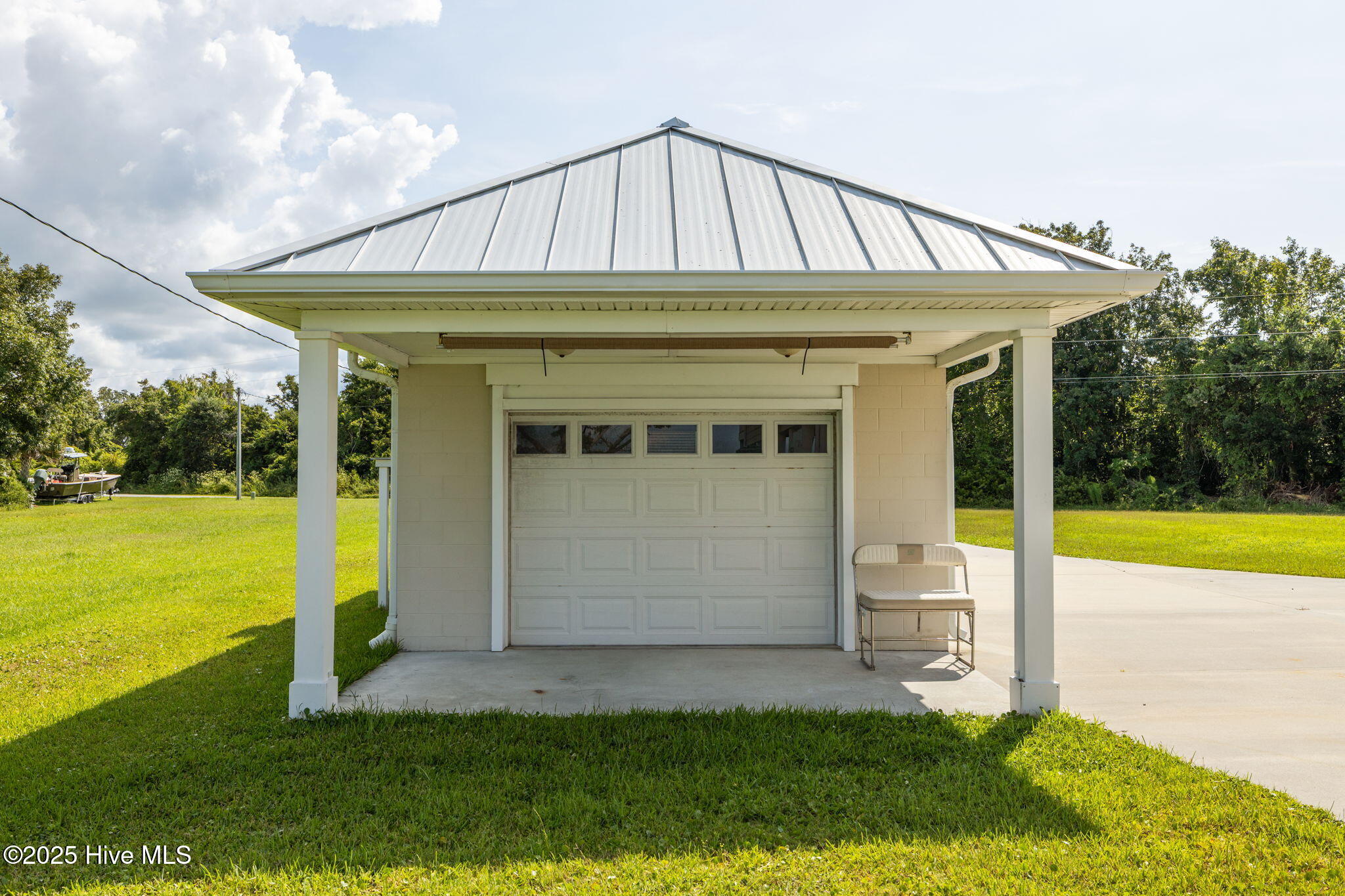 429 Live Oak Road,Newport