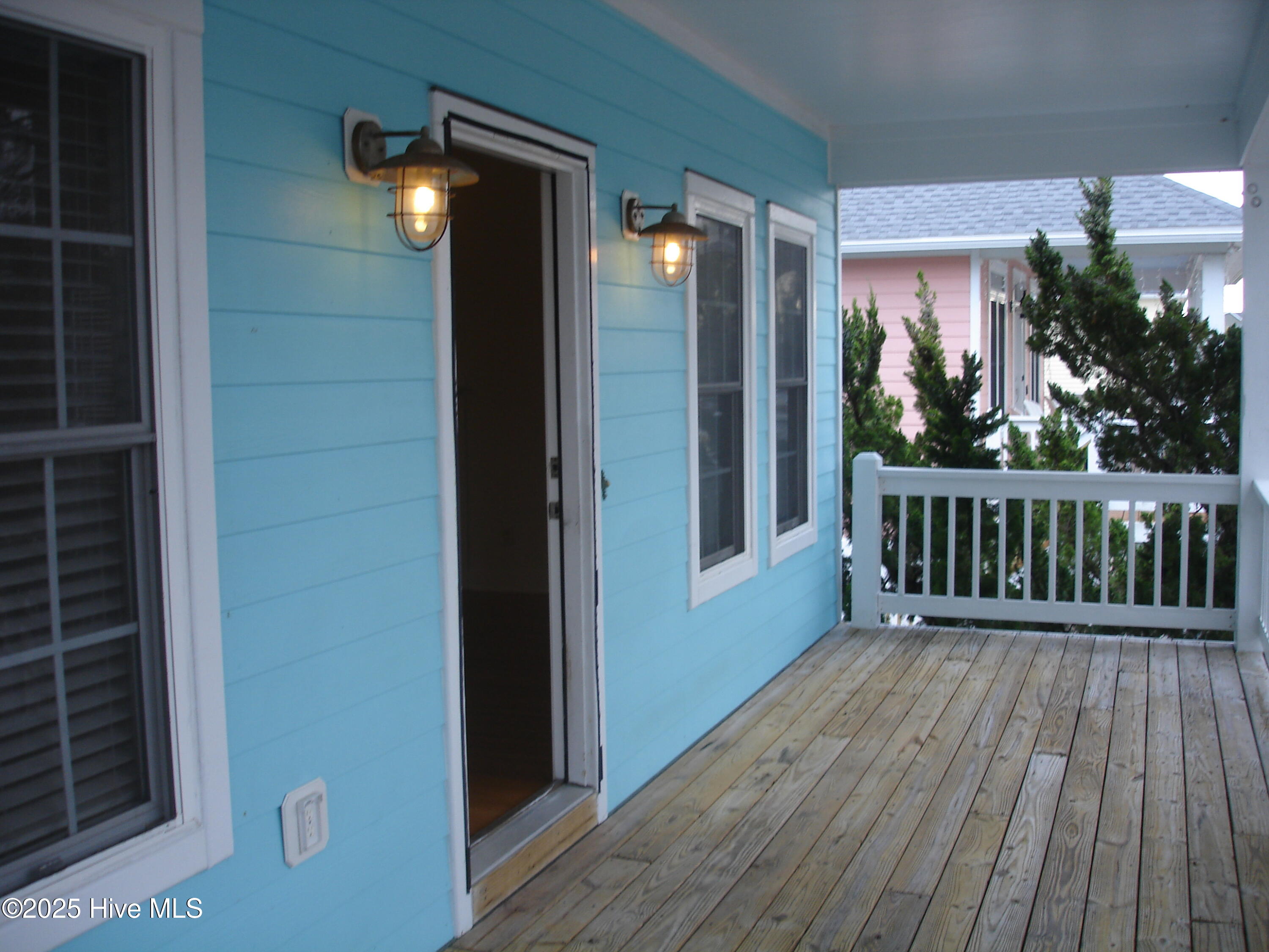 100534770 | Photo 12