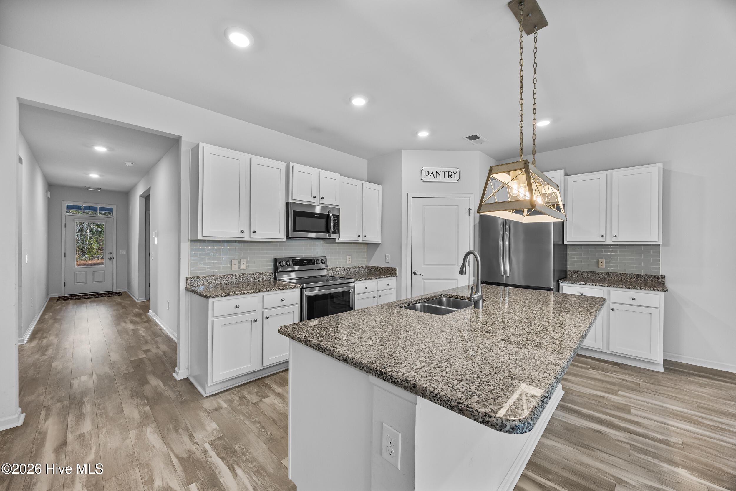 100552645 | Photo 18