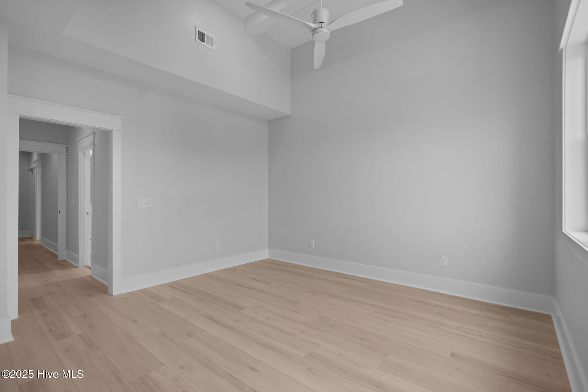 100537880 | Photo 77