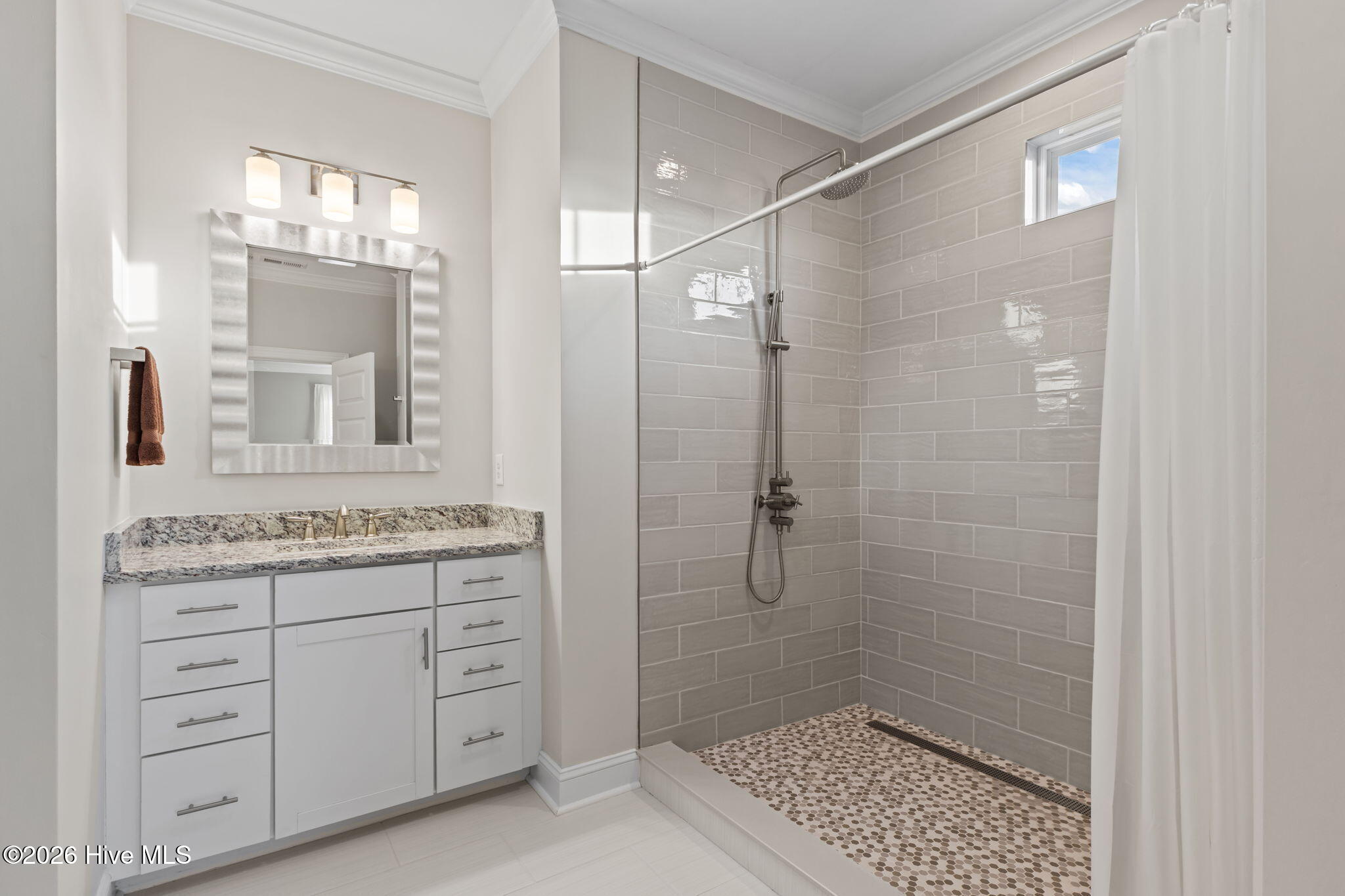 100560344 | Photo 59