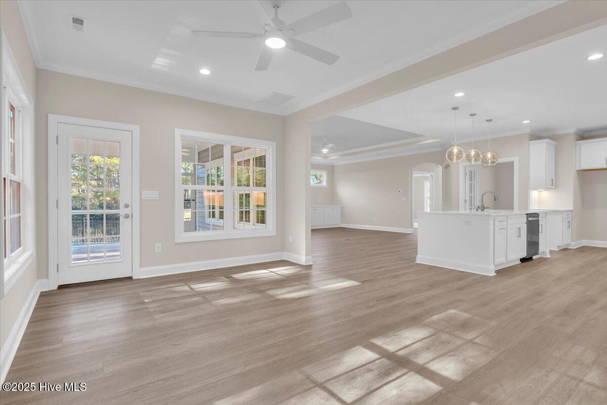 100505853 | Photo 32