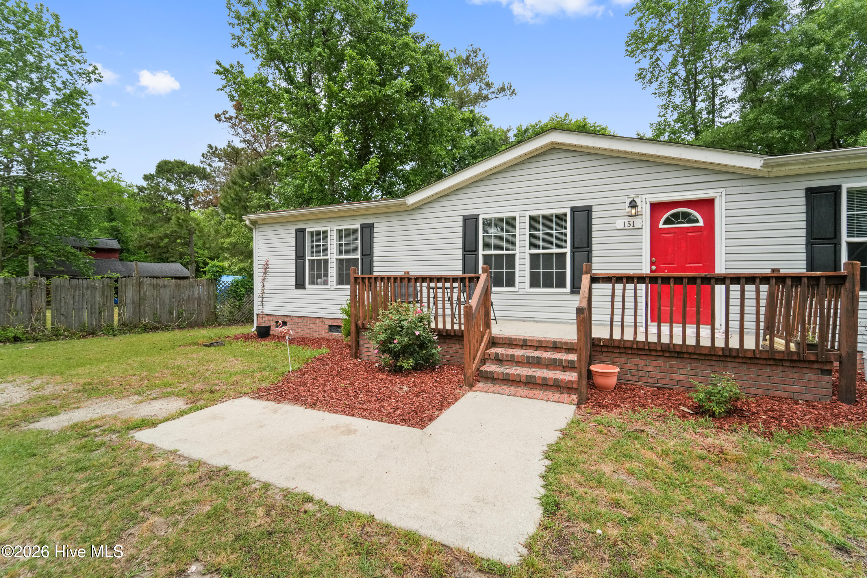 100570687 | Photo 39