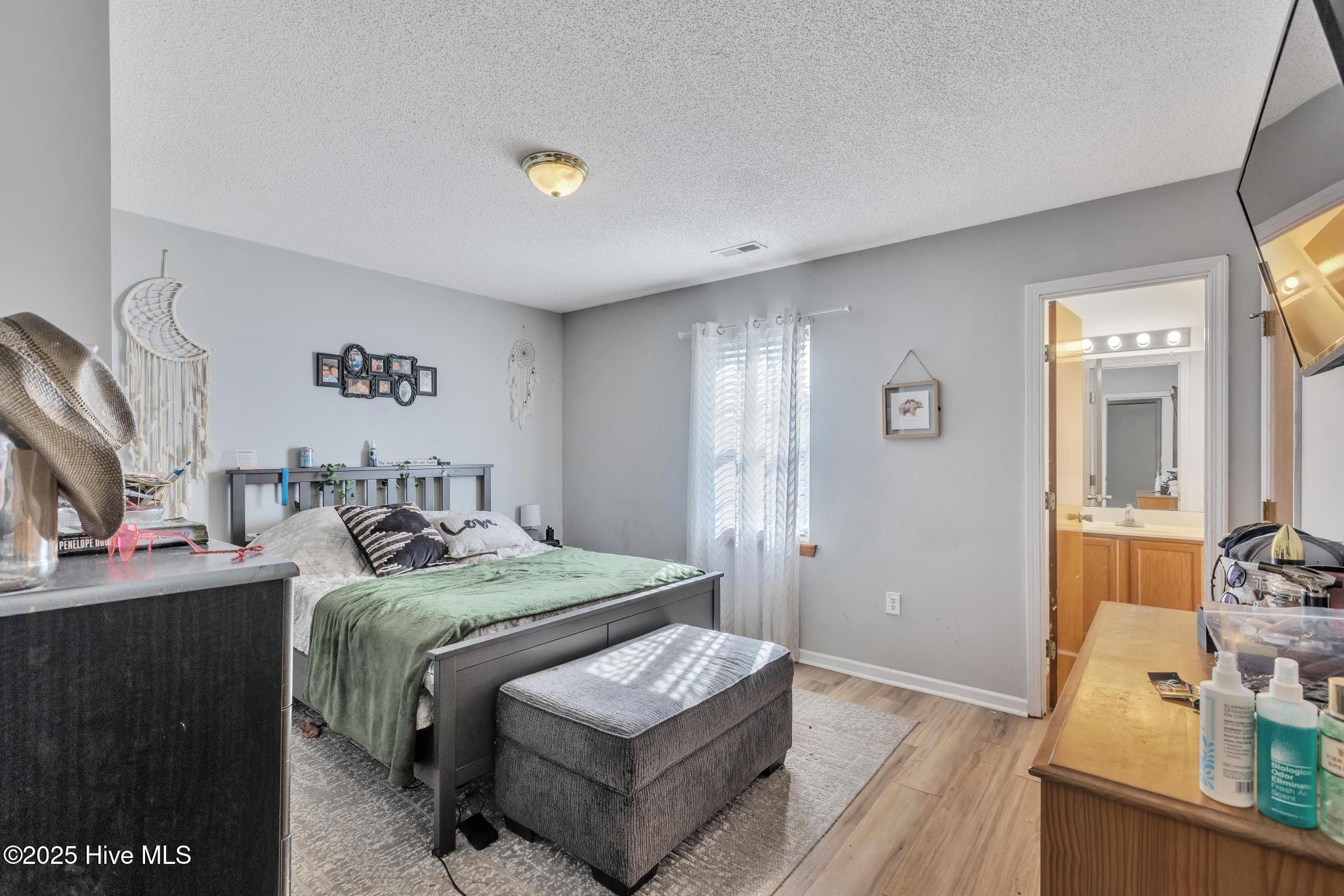 100525270 | Photo 19