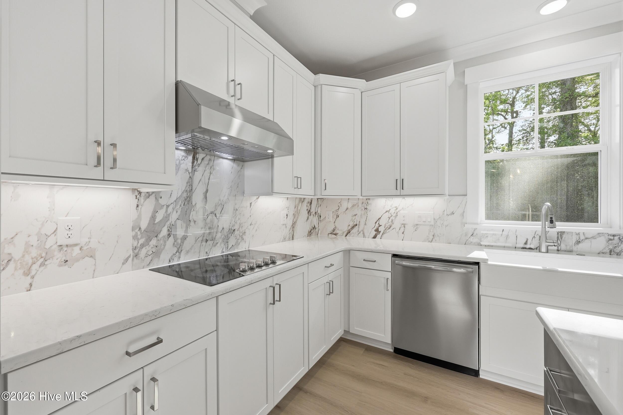 100548658 | Photo 13