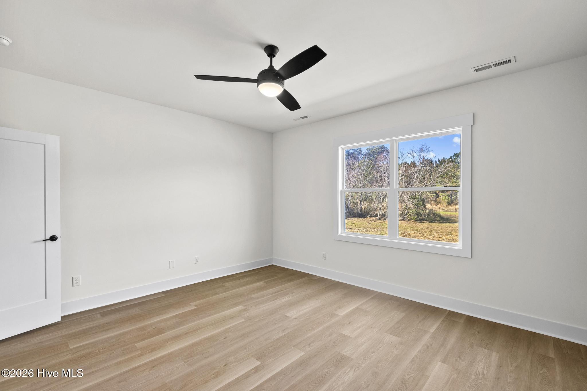 100567238 | Photo 16