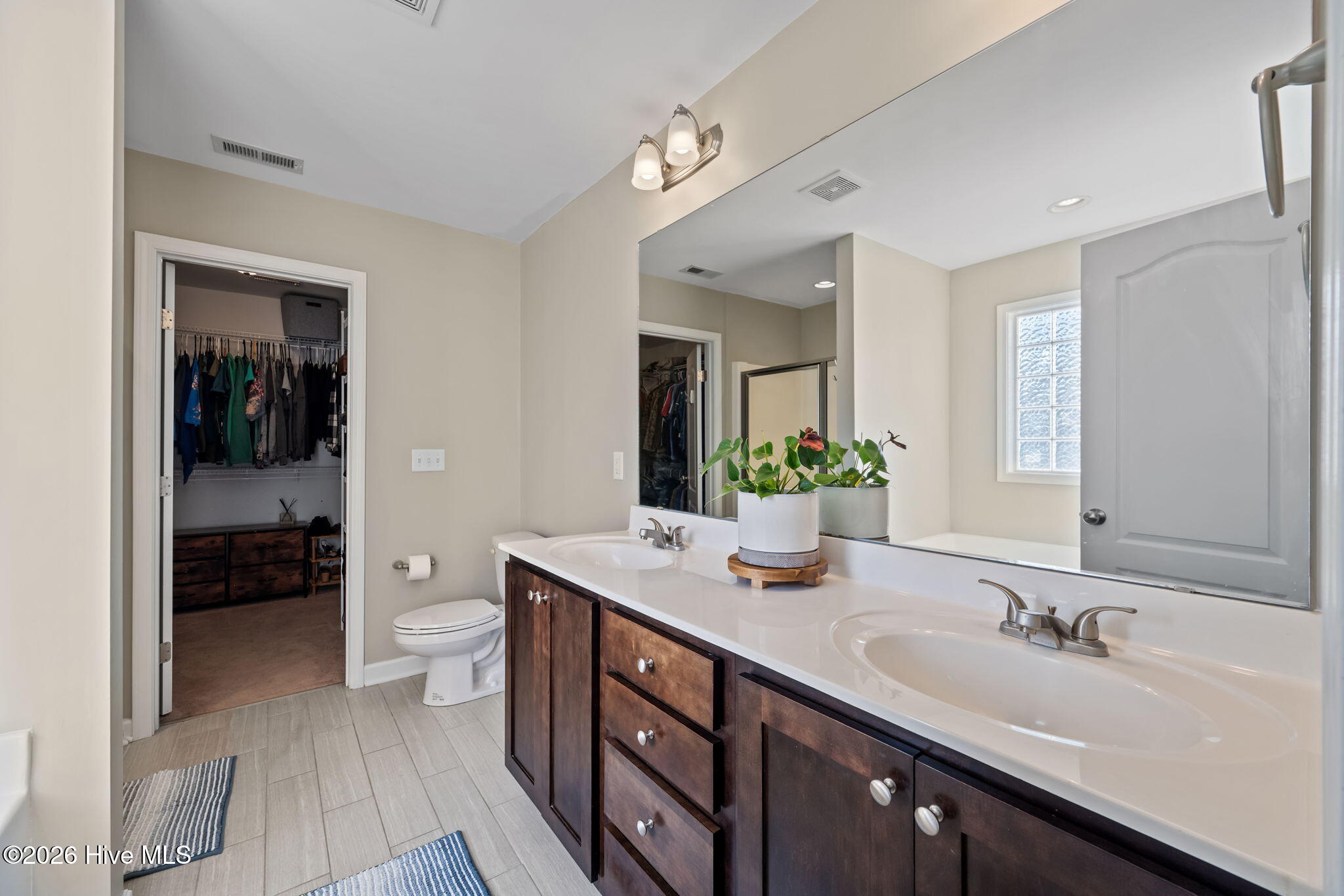 100568567 | Photo 22