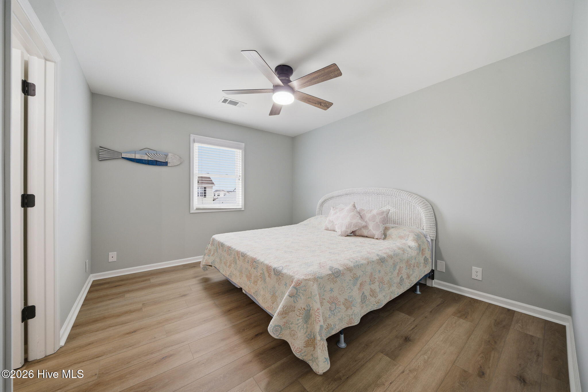 100557260 | Photo 38