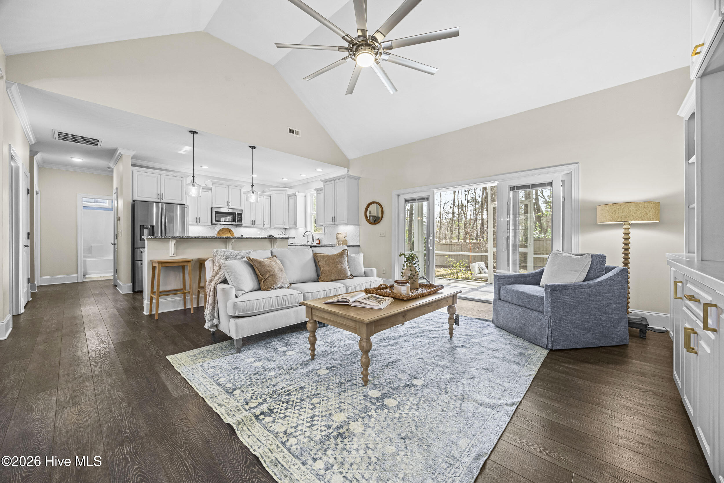 100550932 | Photo 17