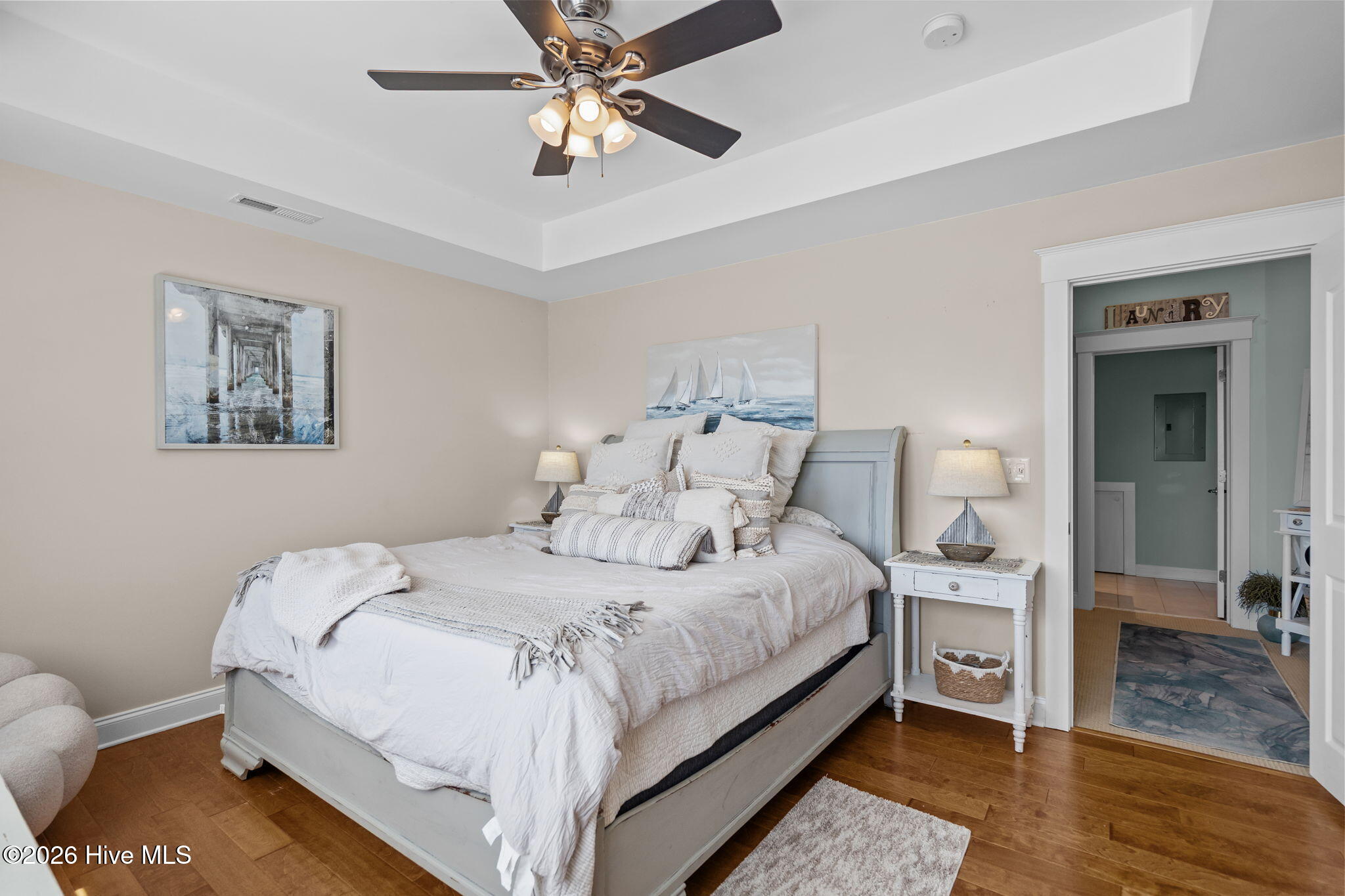 100555800 | Photo 43