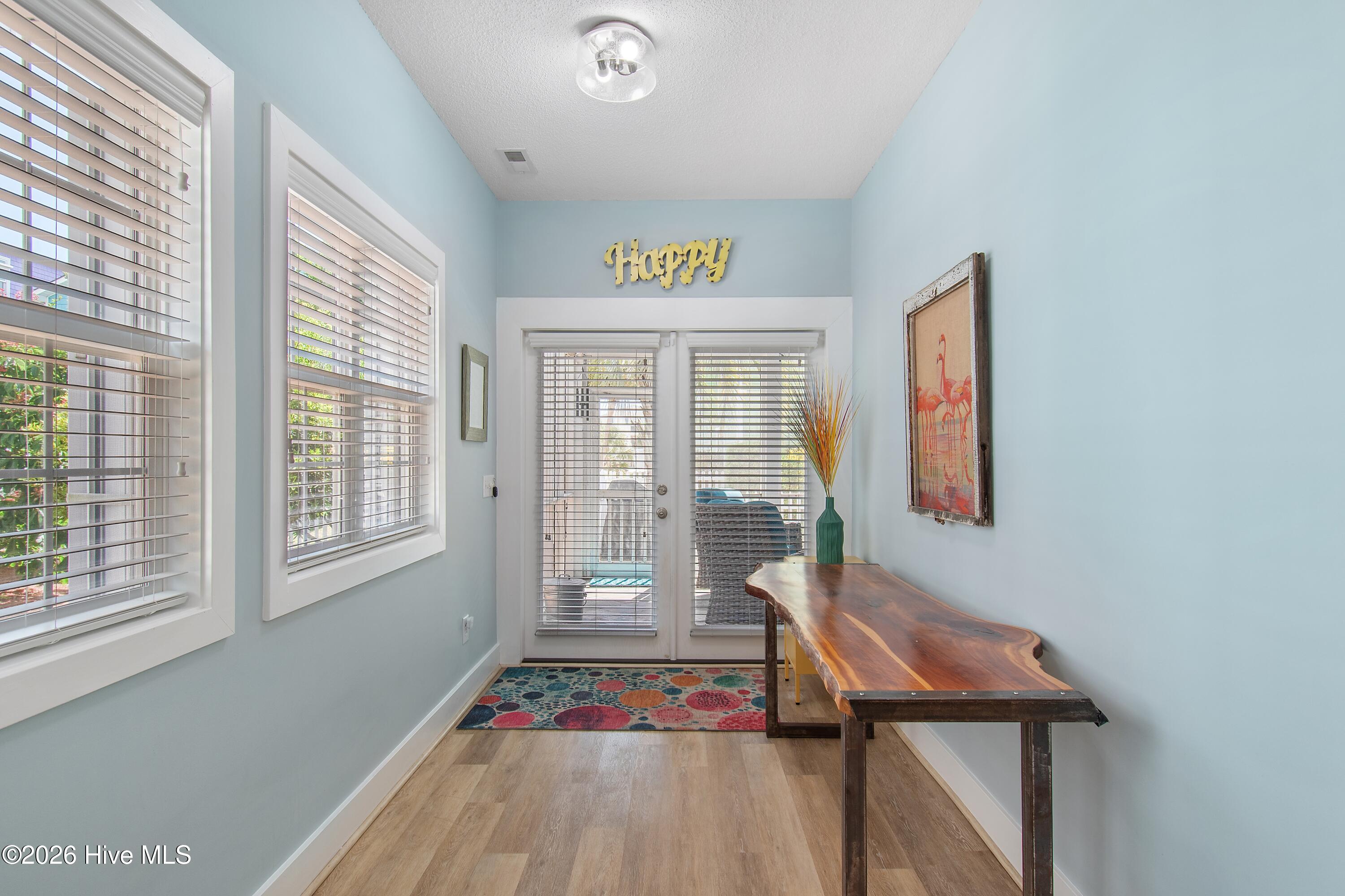 100570489 | Photo 16