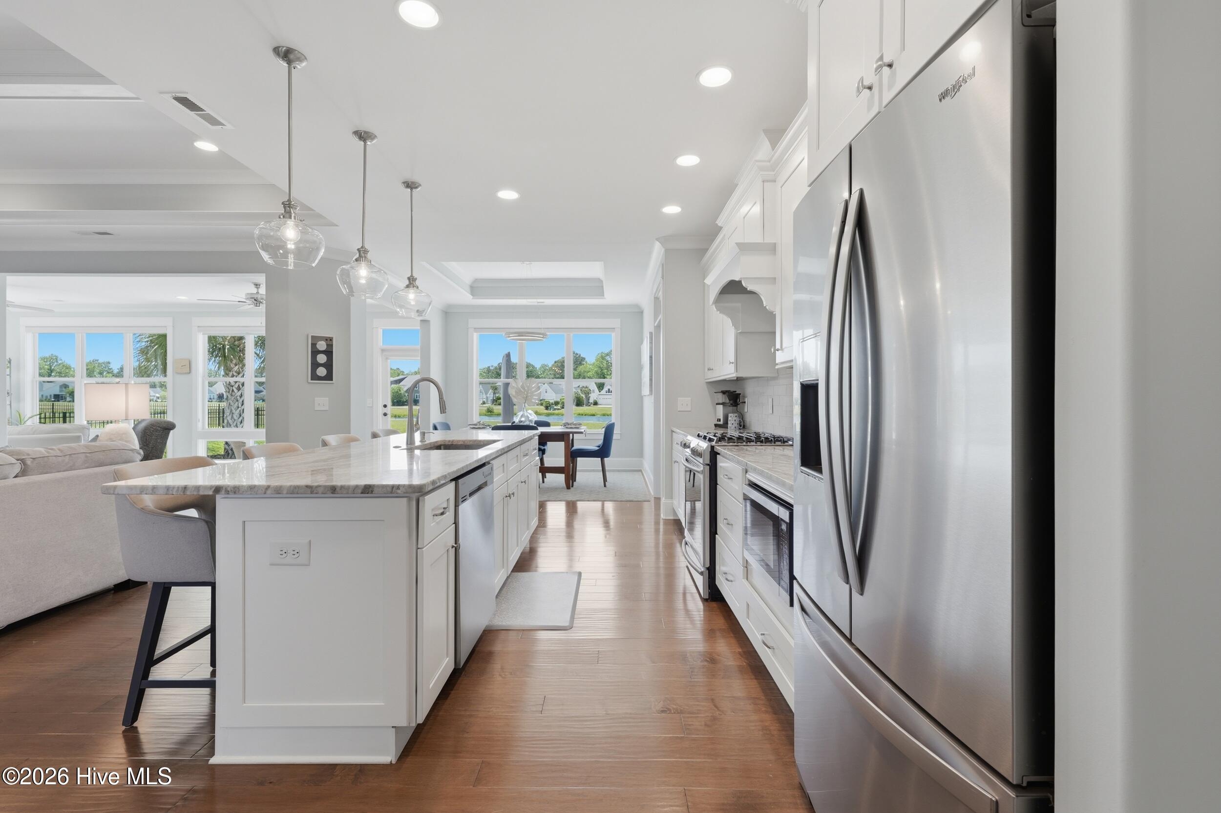 100567823 | Photo 23