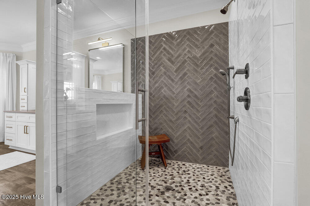 100499001 | Photo 26