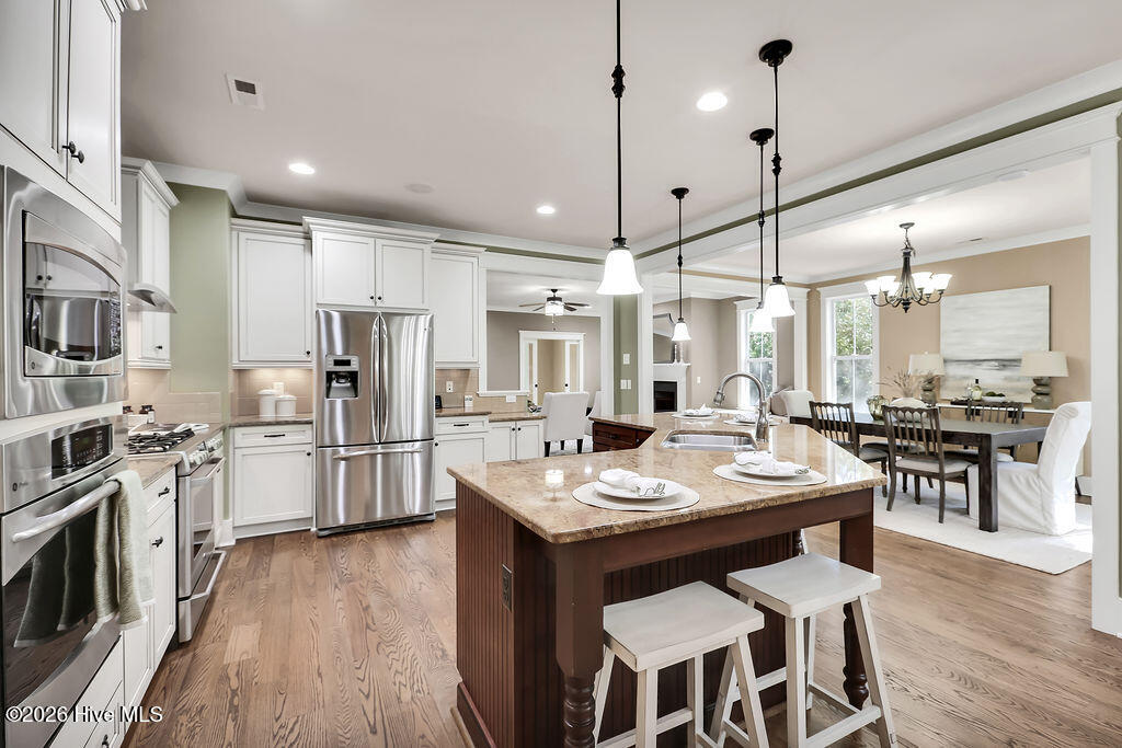 100548295 | Photo 28