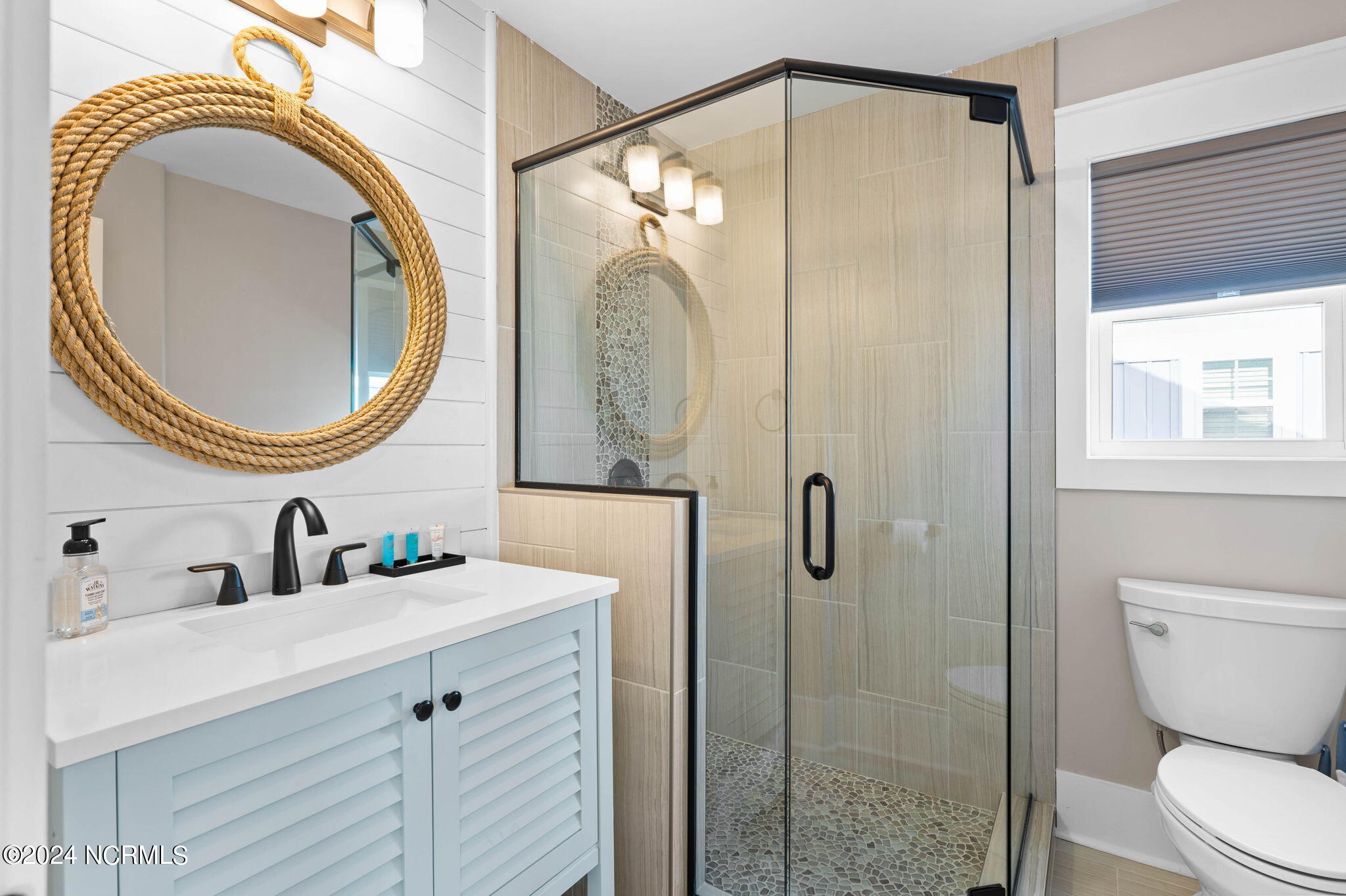 100464984 | Photo 39