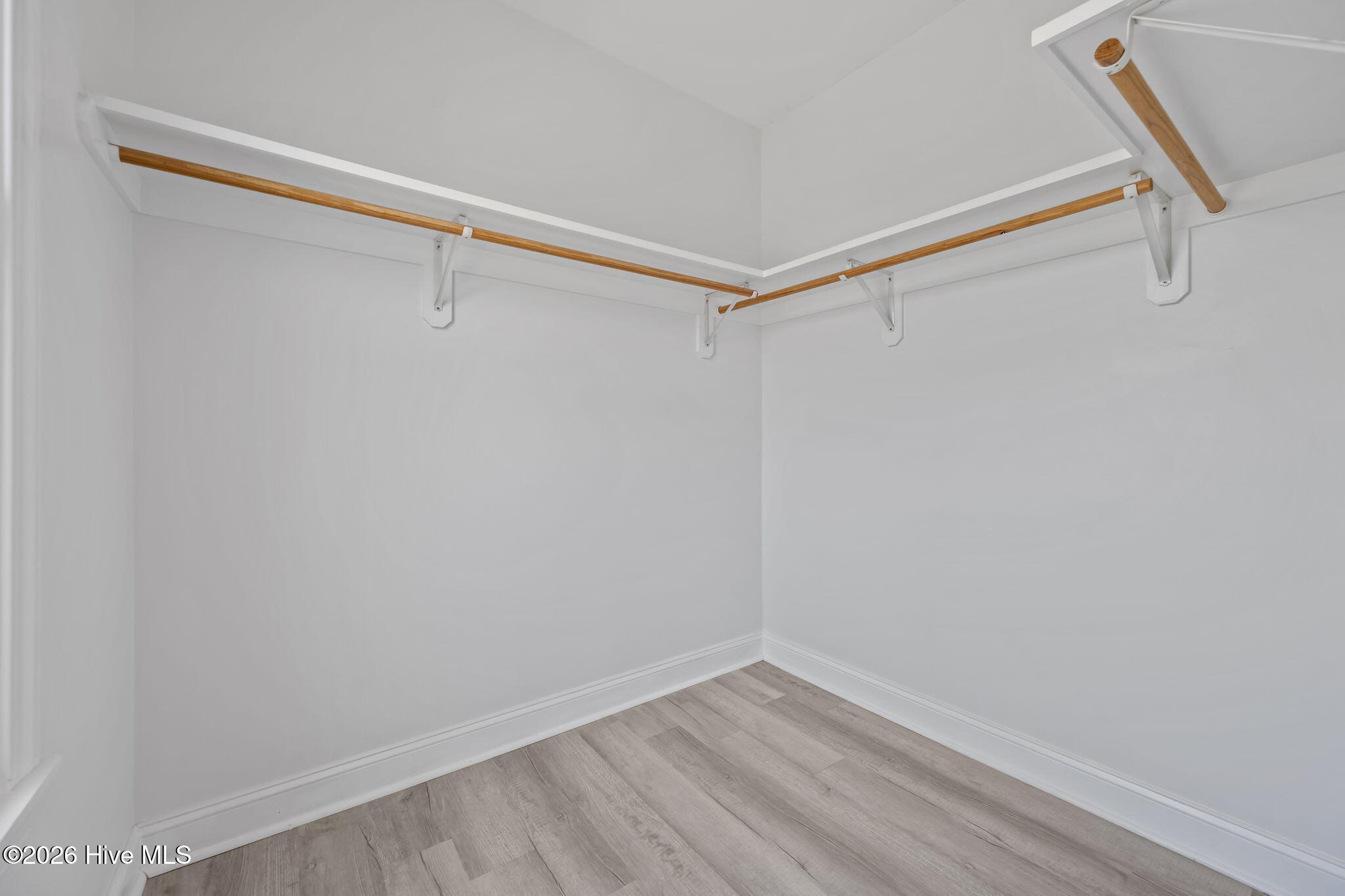 100570241 | Photo 51