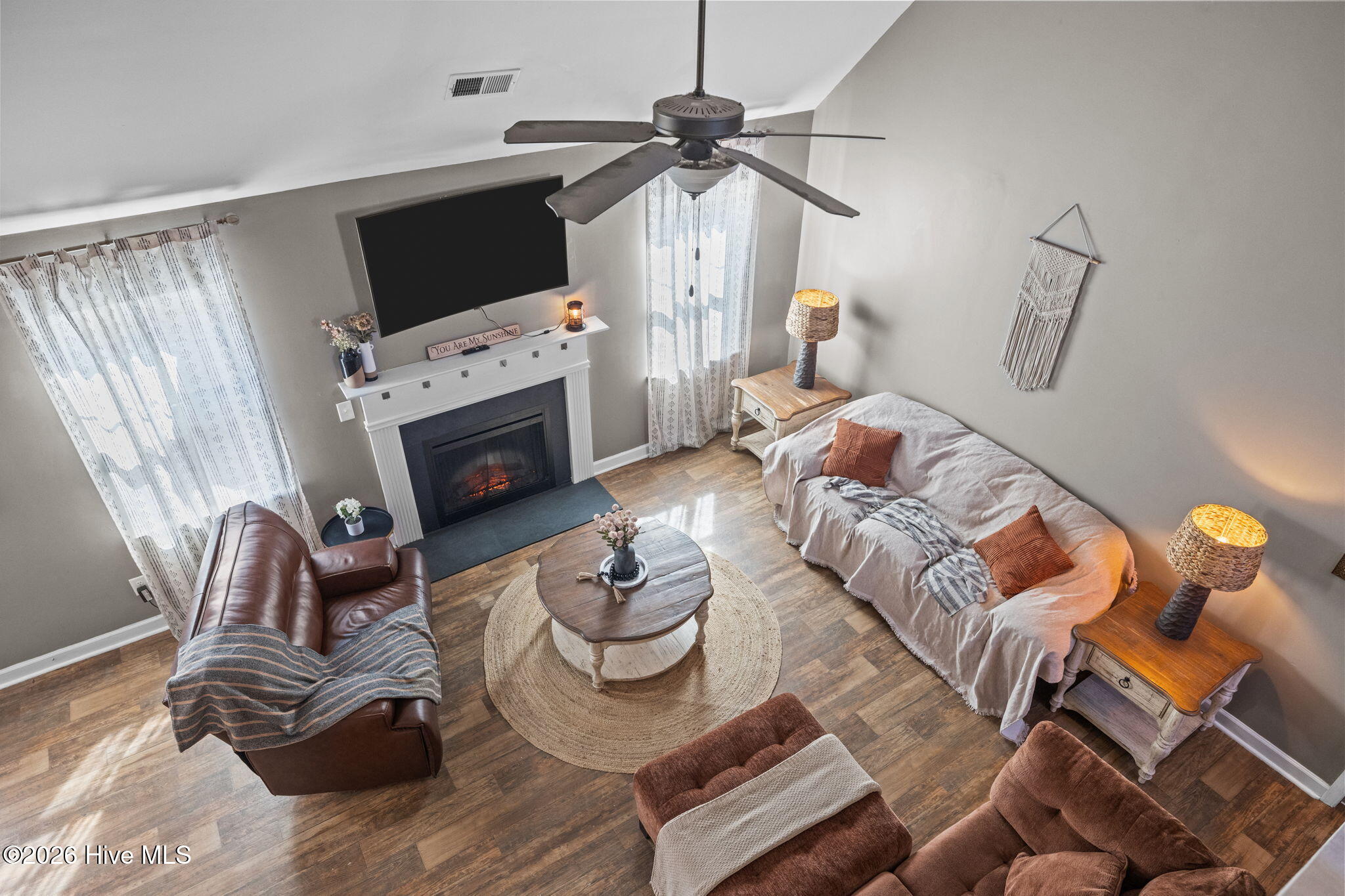 100558227 | Photo 12