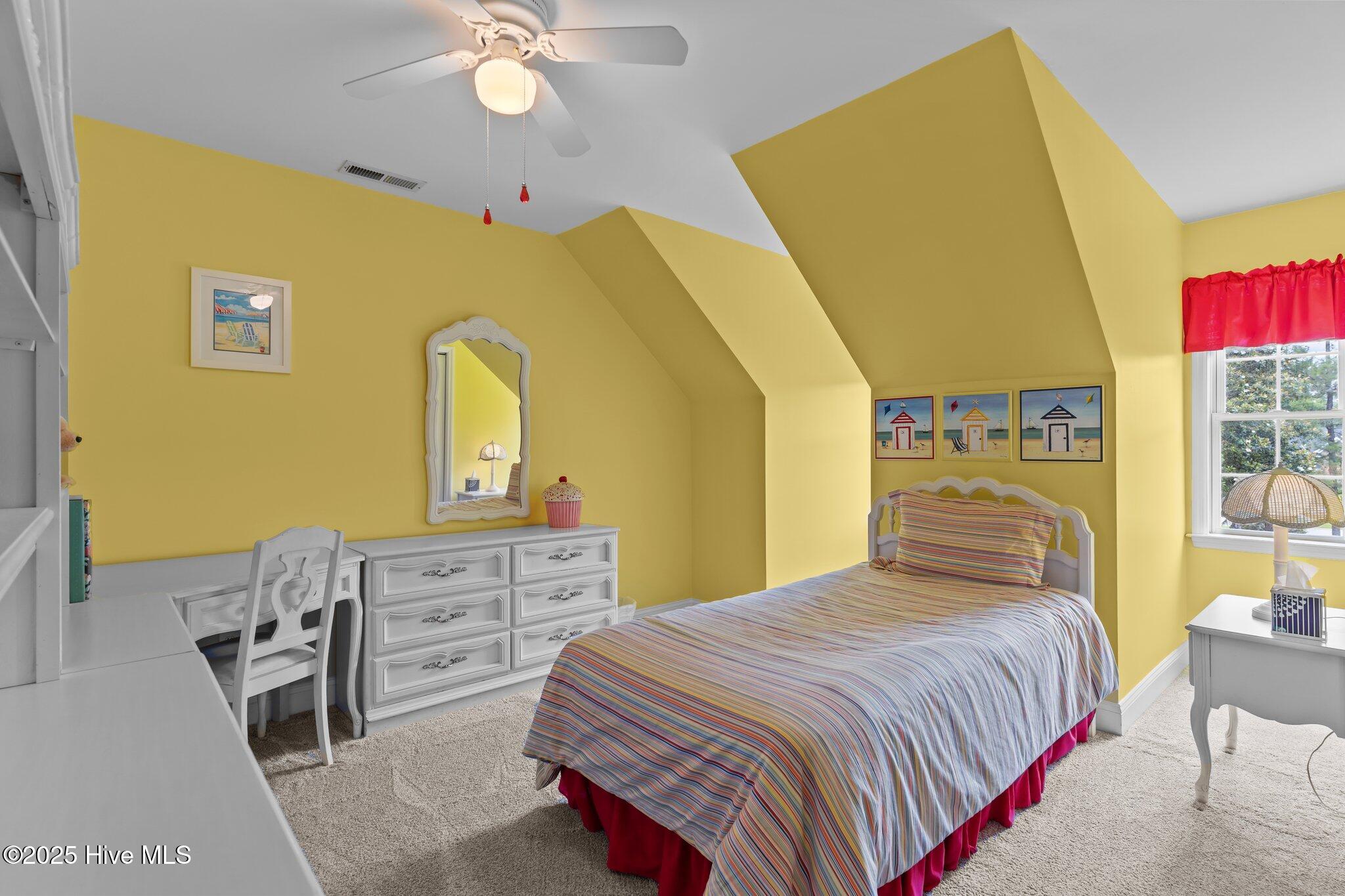 100521763 | Photo 32