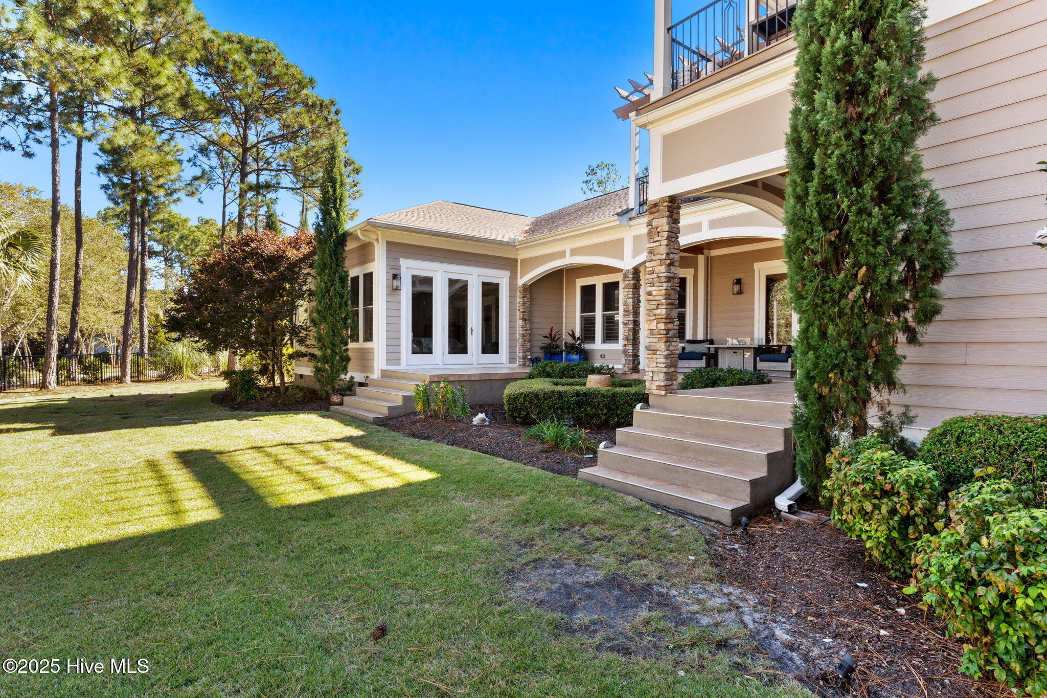 100540302 | Photo 70