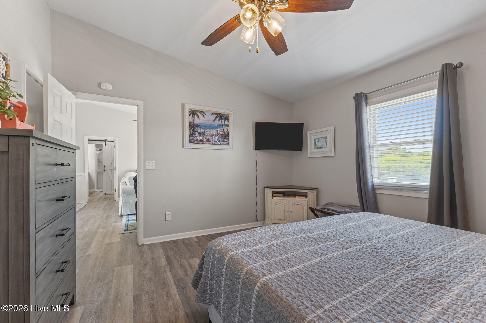 100568142 | Photo 21