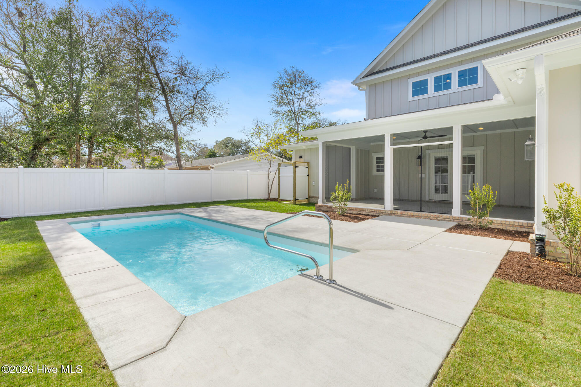 100516675 | Photo 74