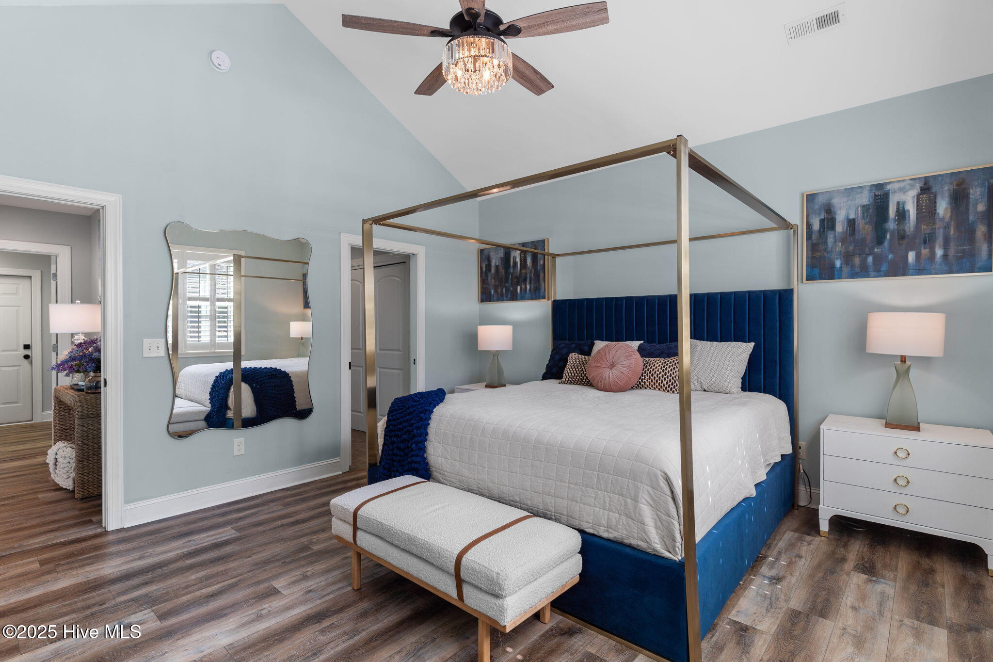 100534405 | Photo 24