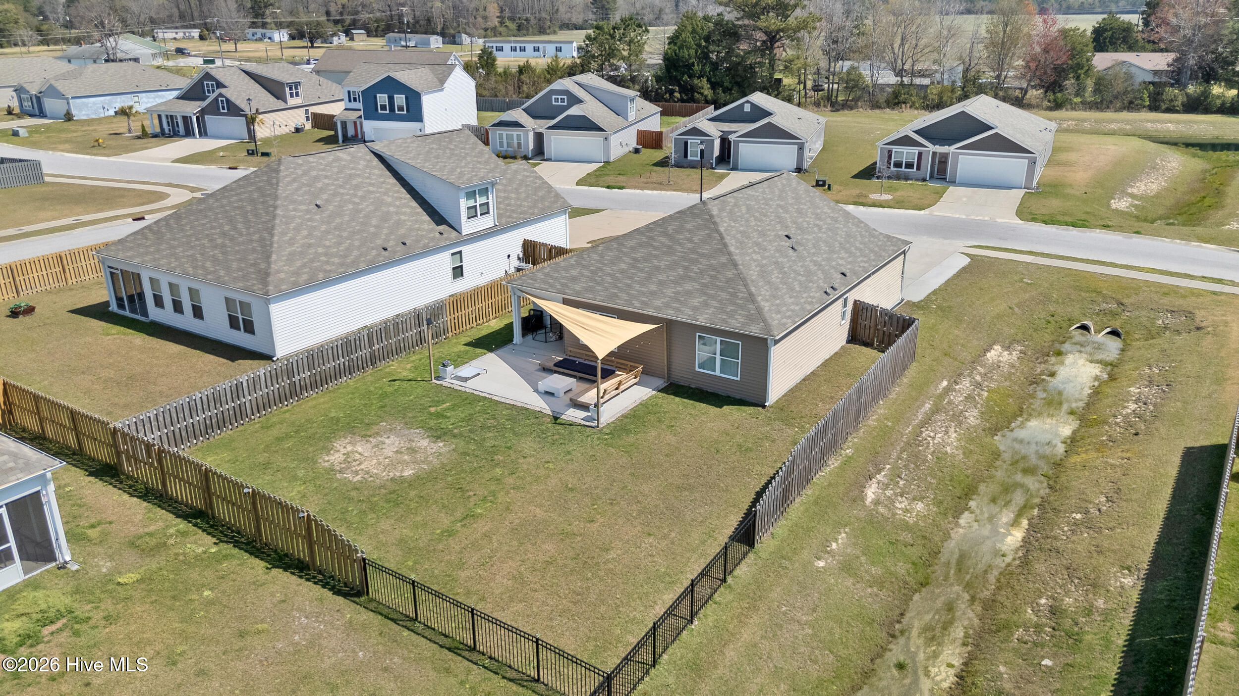 100562687 | Photo 43