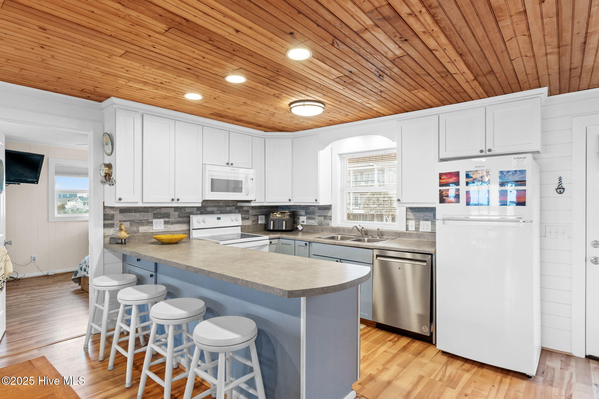 100544843 | Photo 18