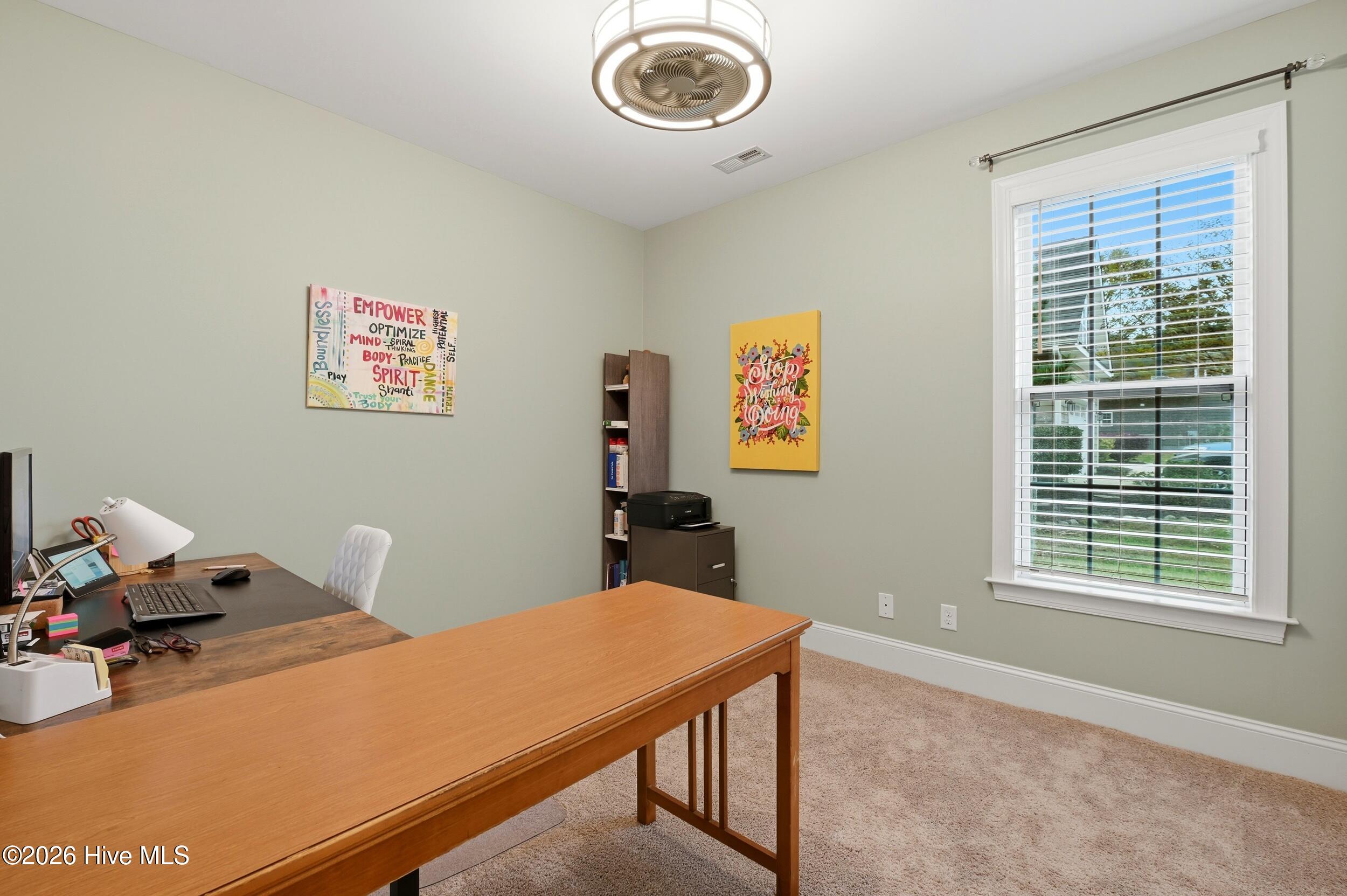 100563166 | Photo 33