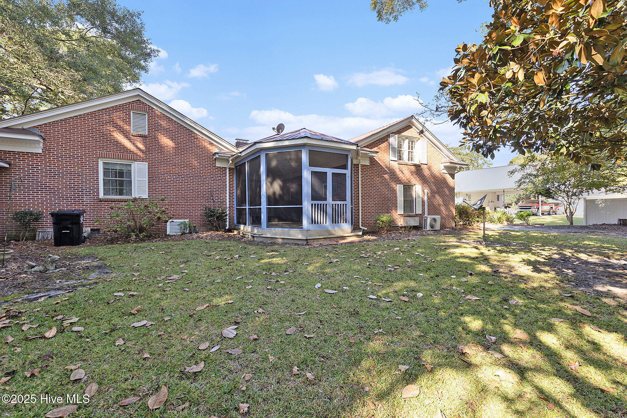 100537209 | Photo 41