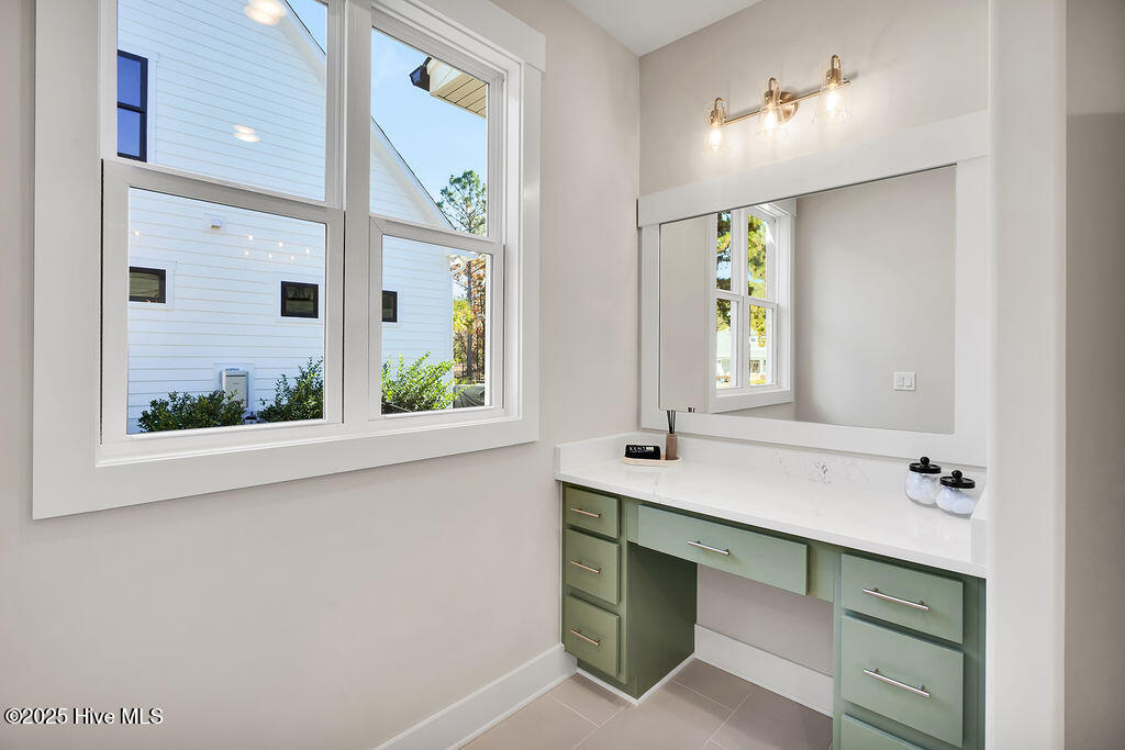 100529674 | Photo 53