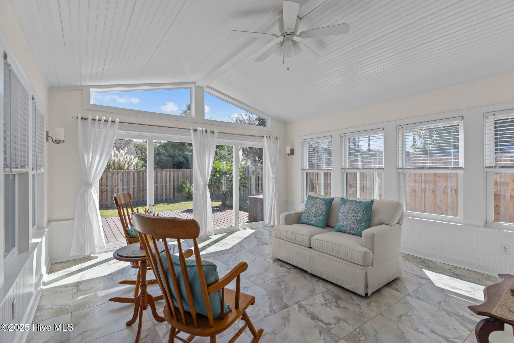 100537939 | Photo 19