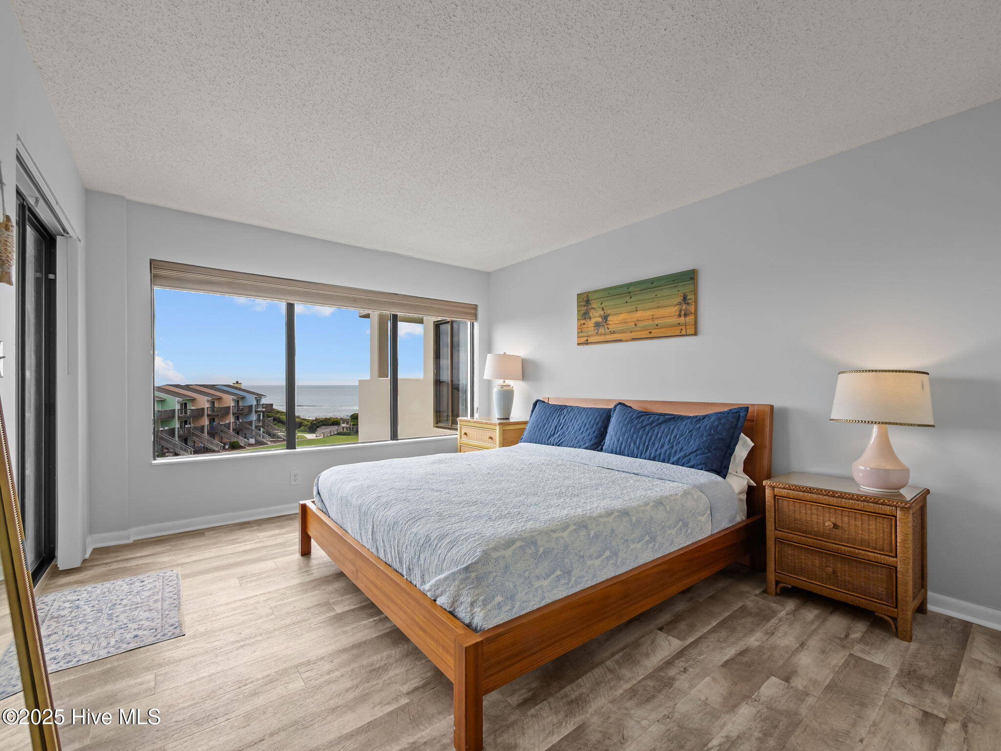 100520425 | Photo 18