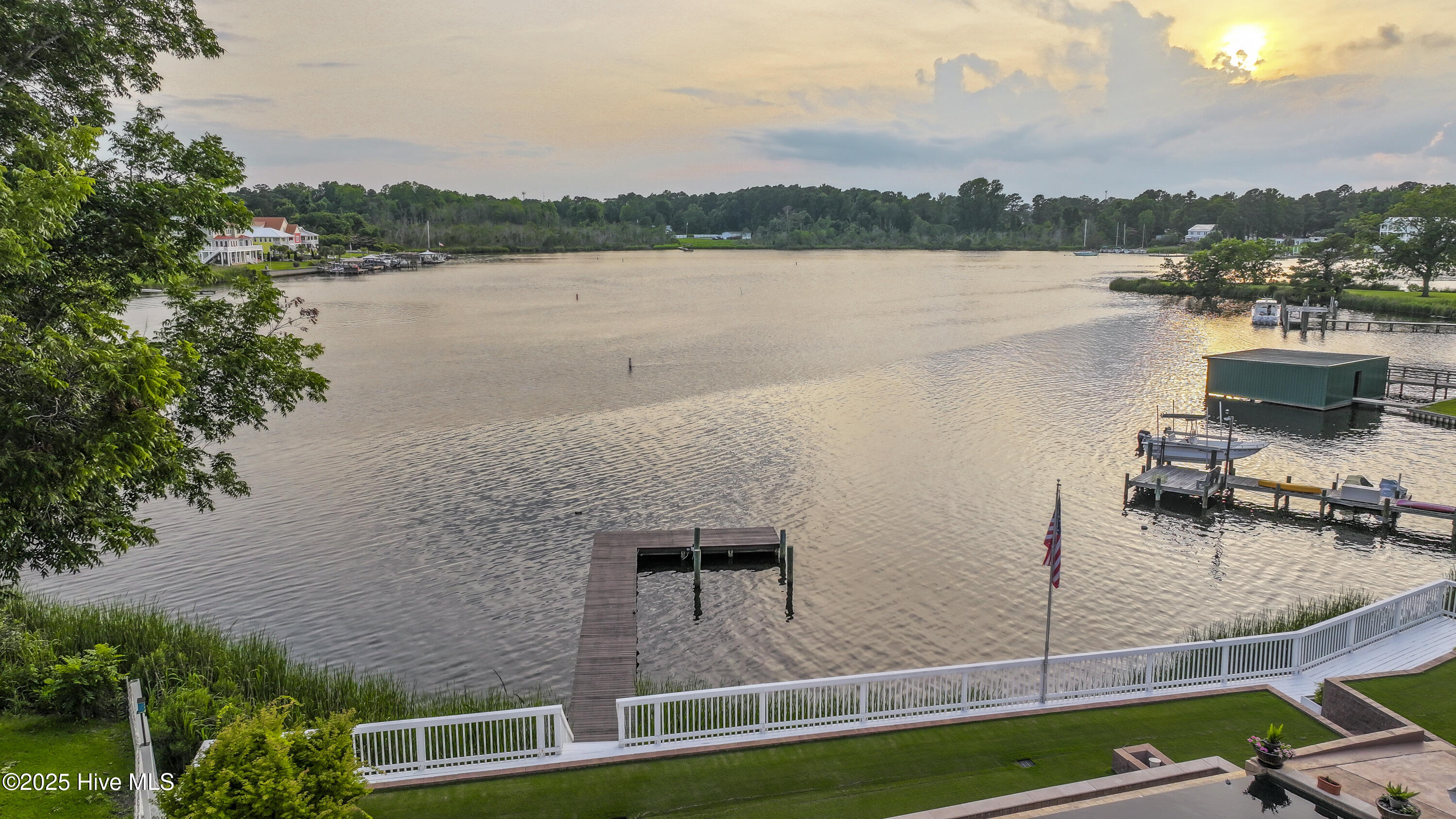 100515842 | Photo 38