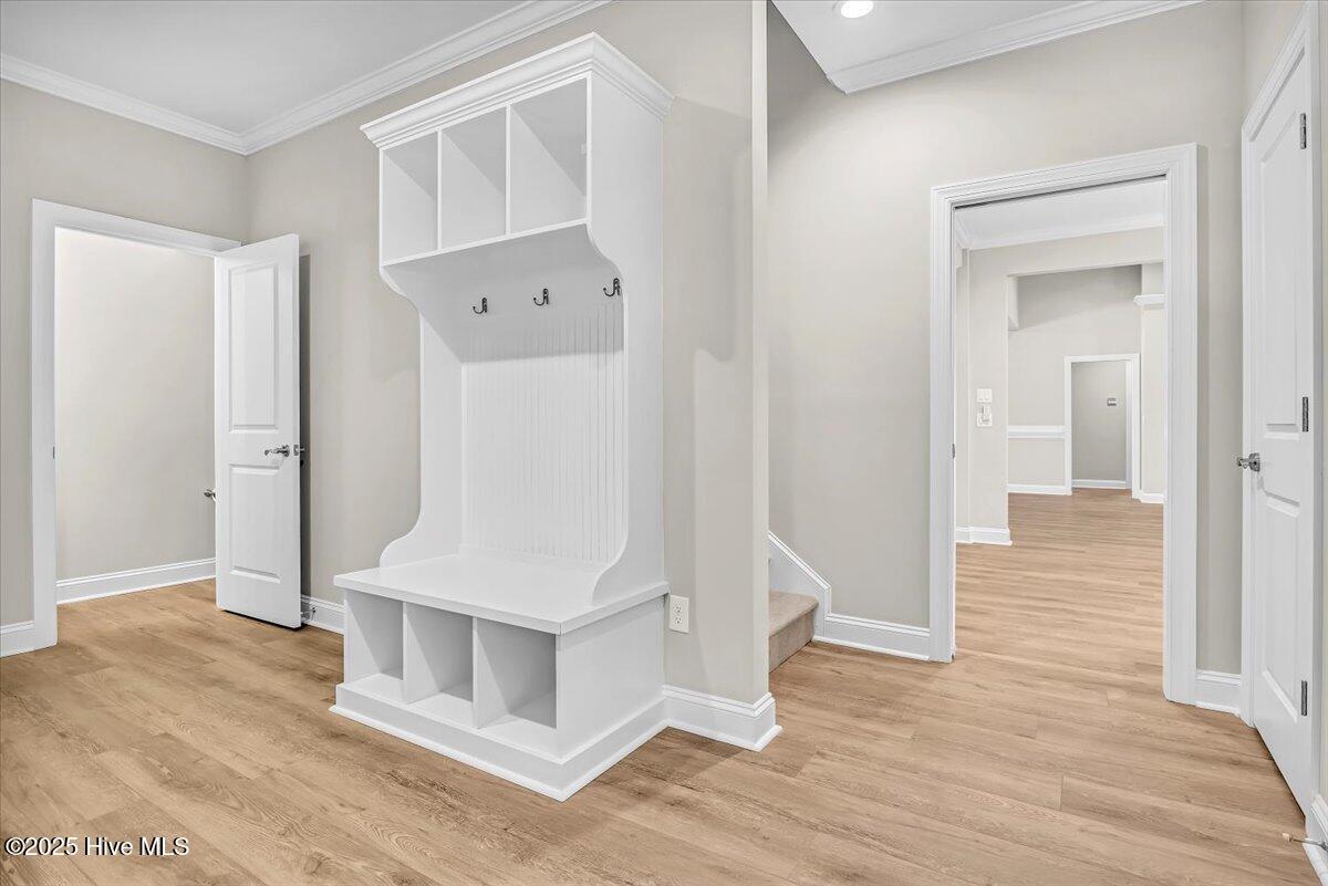 100505838 | Photo 46