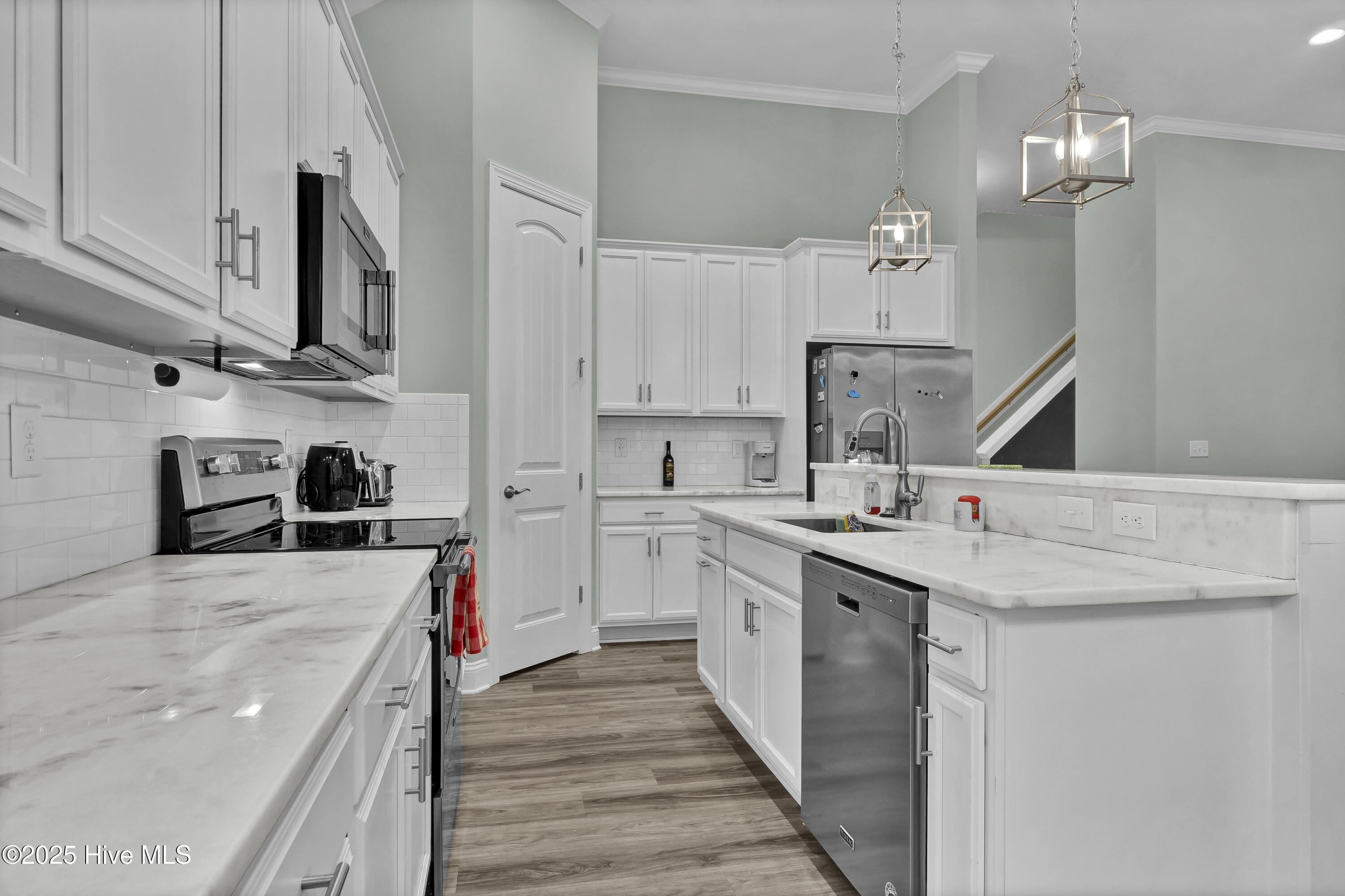 100534693 | Photo 11