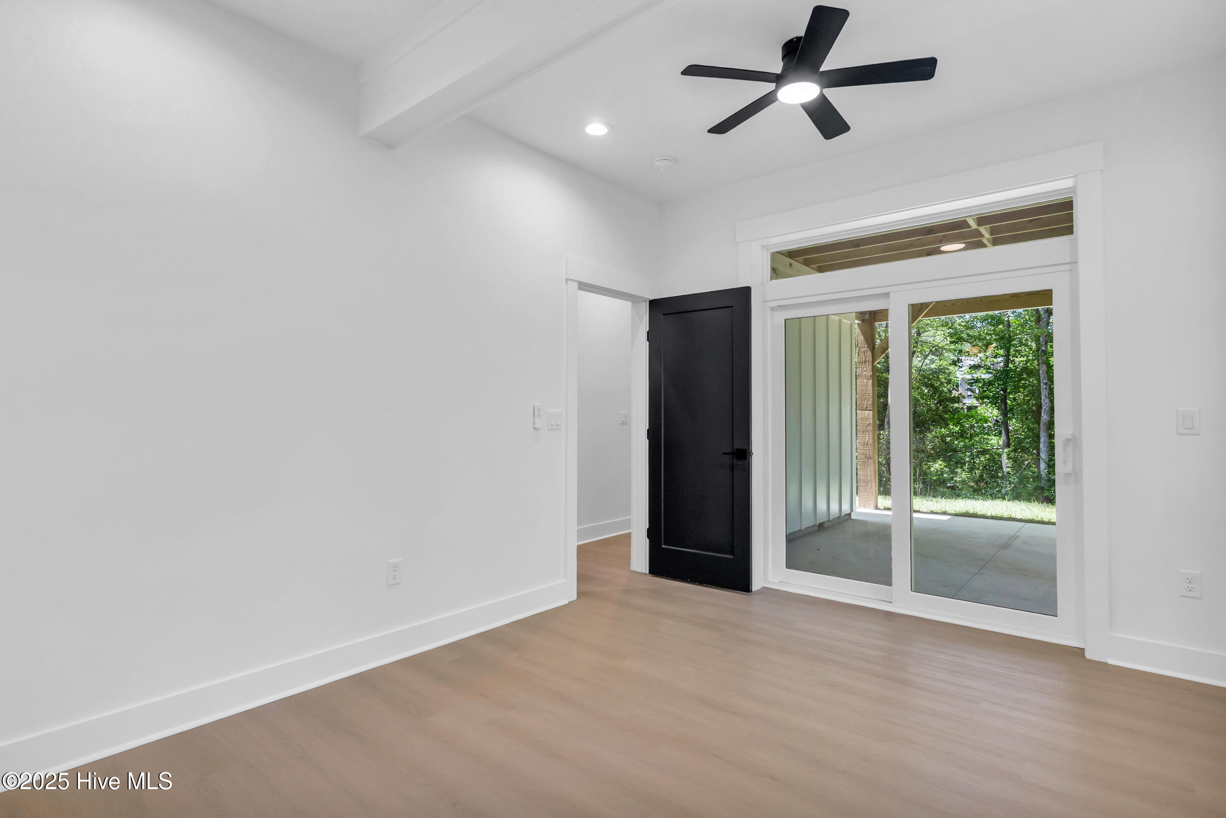 100501521 | Photo 32