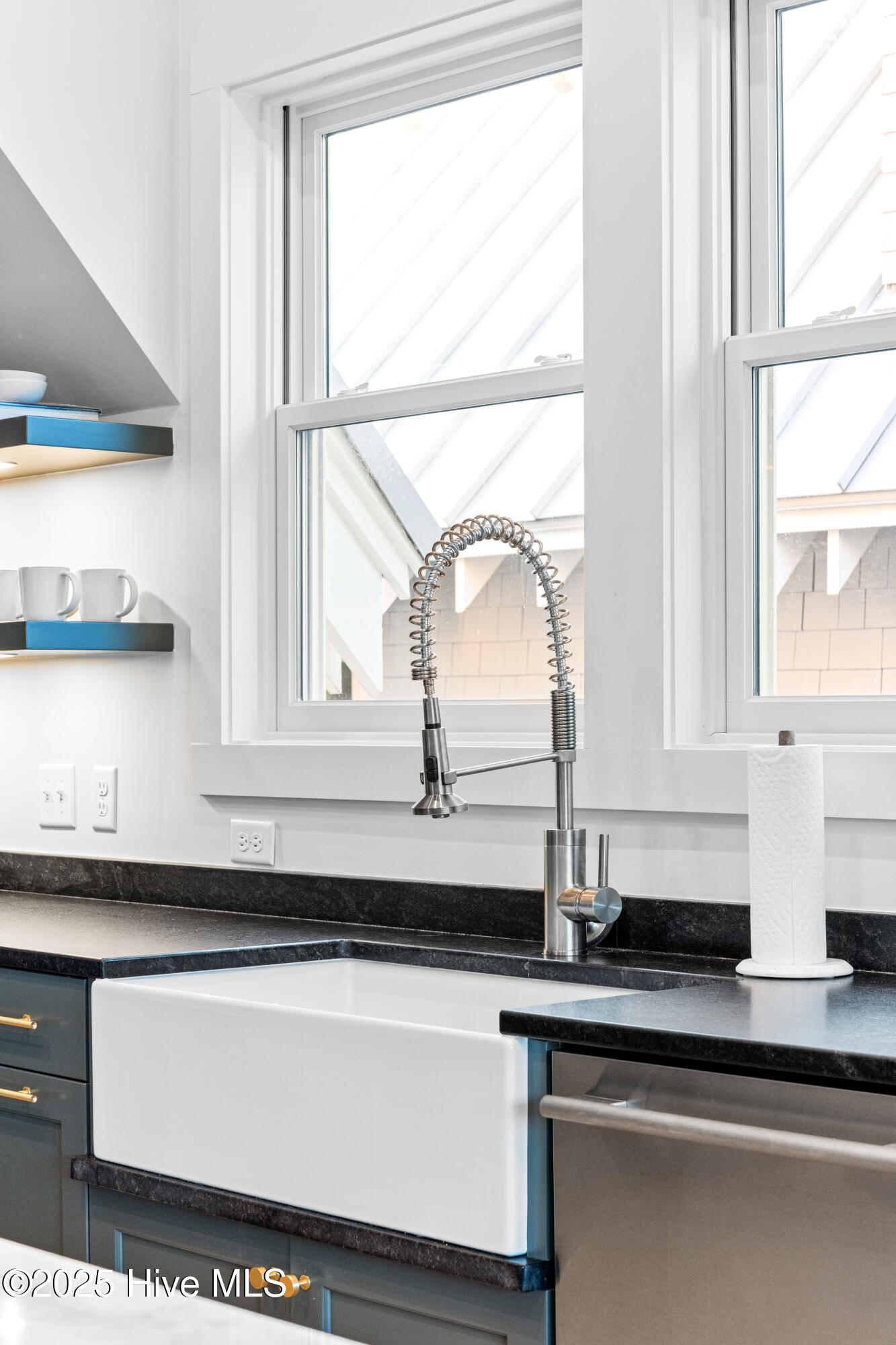 100521321 | Photo 16