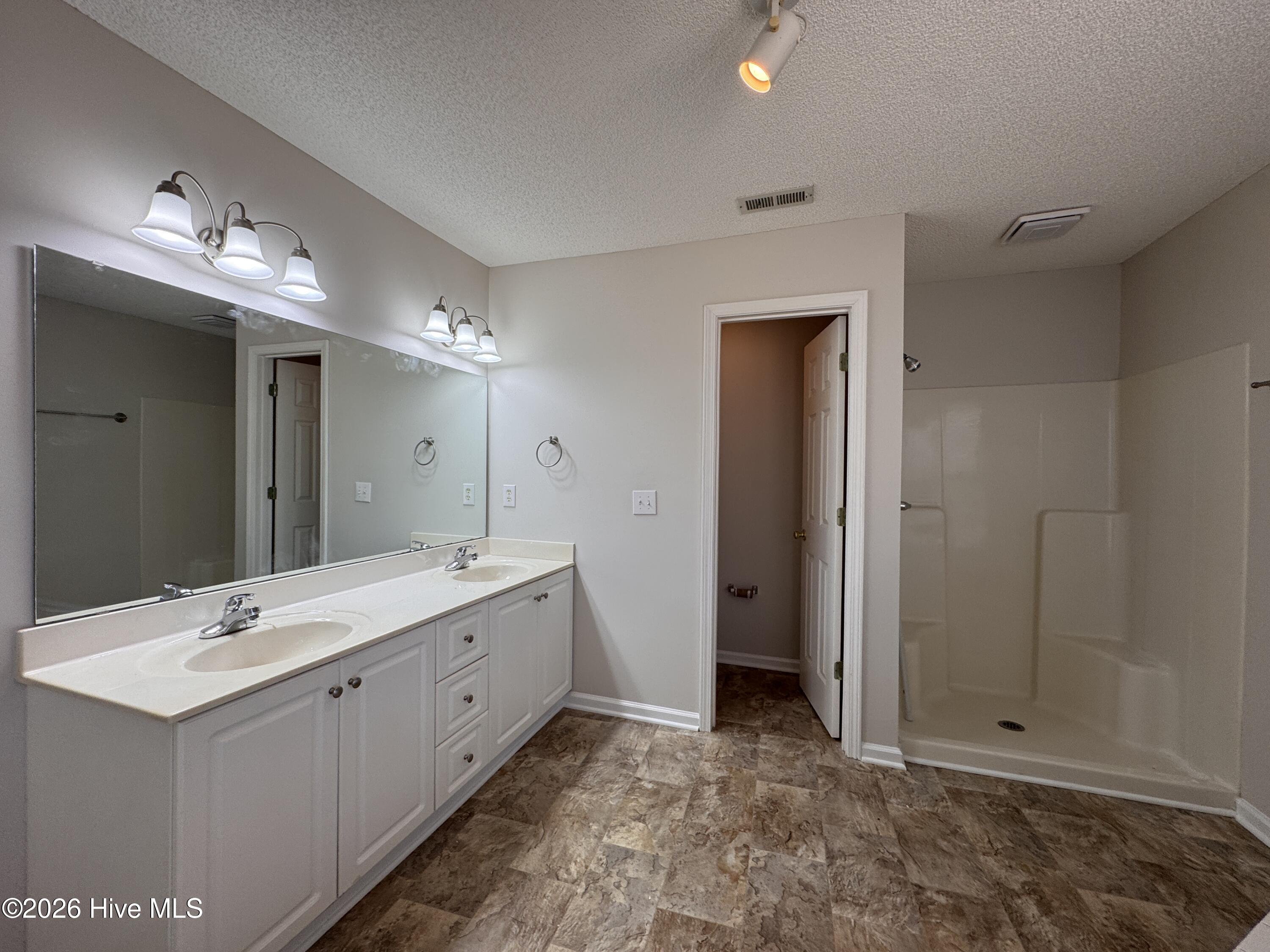 100556493 | Photo 13